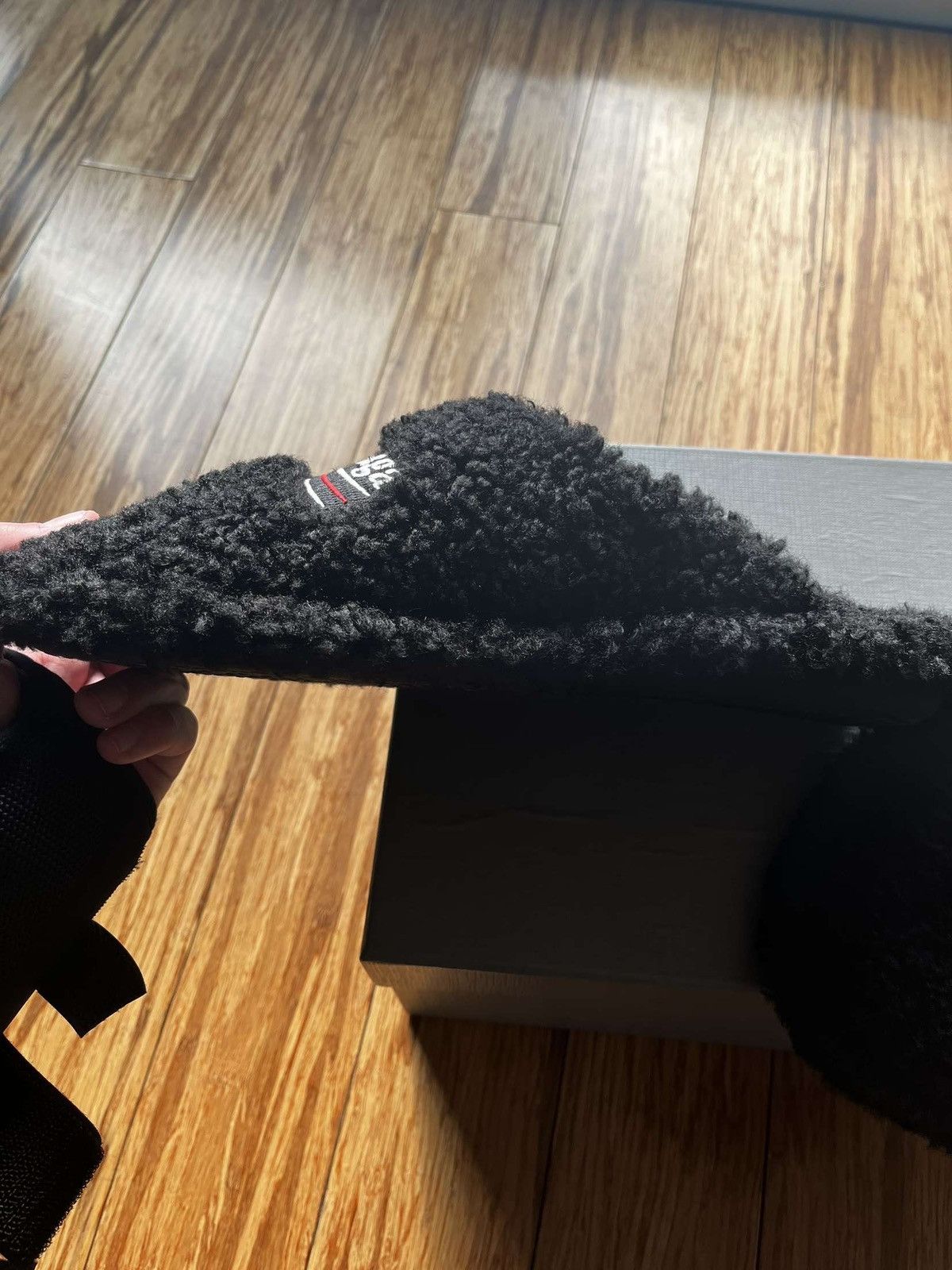 Balenciaga Balenciaga Furry Slides Closed Toe Size US 8 / EU 41 - 7 Thumbnail