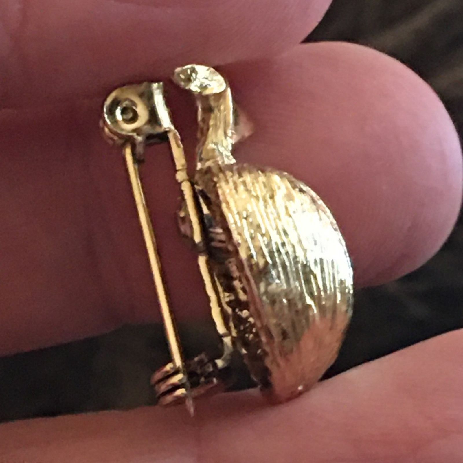 Vintage Vintage textured shiny gold tone mini apple brooch Size ONE SIZE - 5 Thumbnail