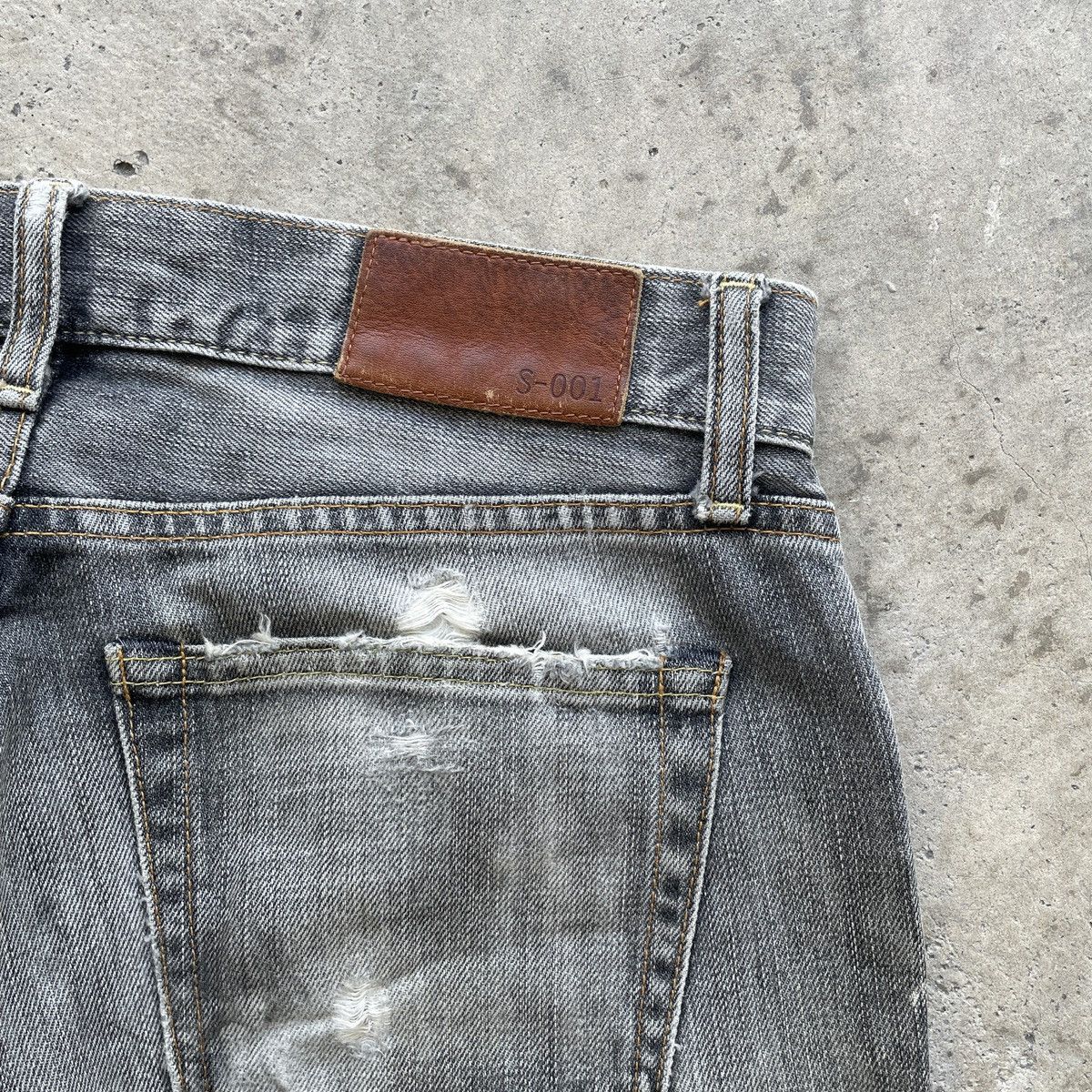Japanese Brand W31 Vintage Japanese Faded Black Distressed Jeans Pants Size US 31 - 8 Thumbnail