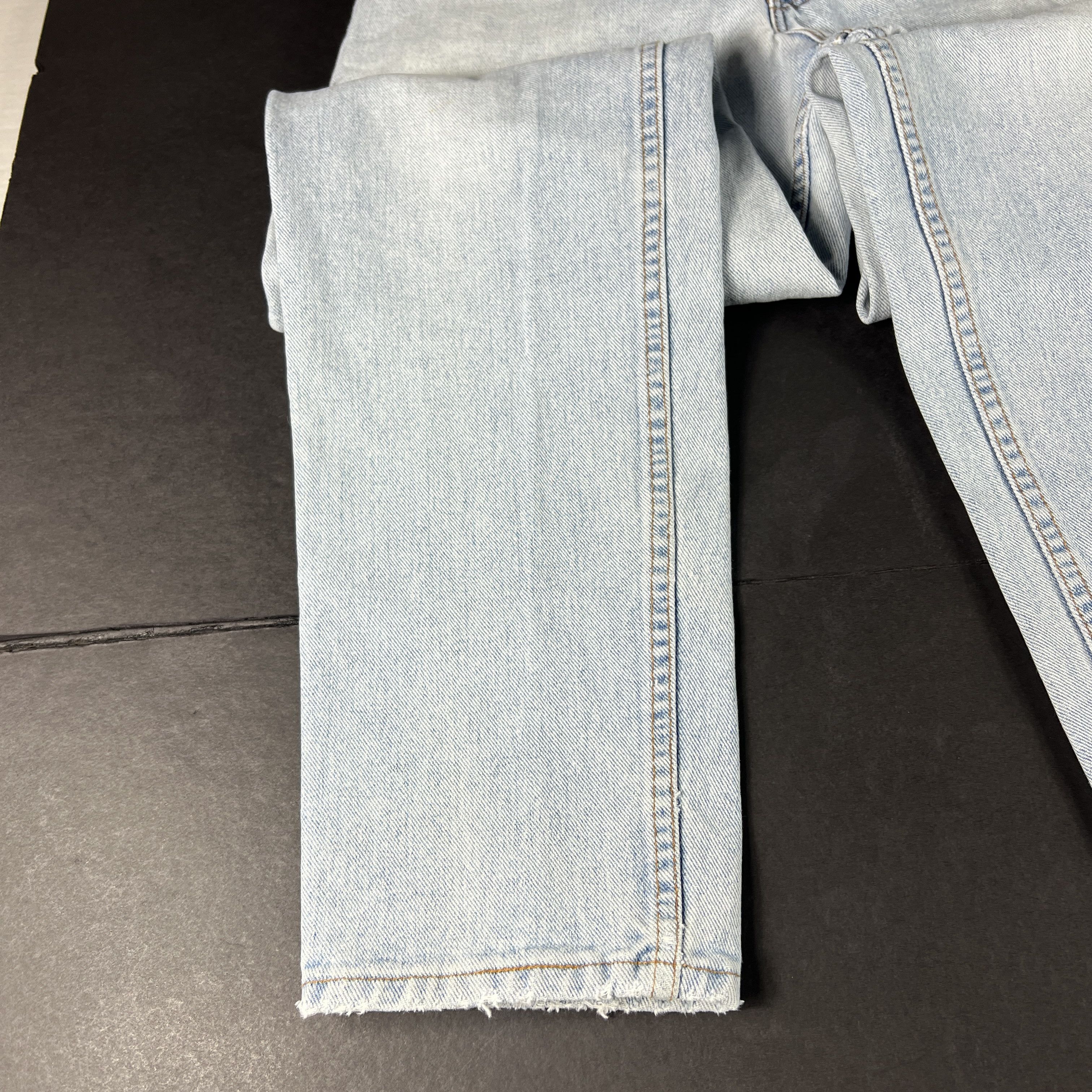 Levi's × Vintage VTG 90s Levi's Jeans 550 Relaxed Straight Light Blue Denim Size US 33 - 7 Thumbnail