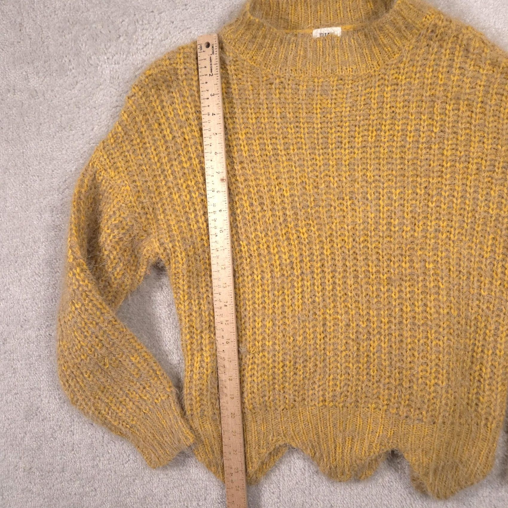BKE BKE Sweater Womens Small Mustard Yellow Crew Neck Fuzzy Chunky Knit Scallop Hem Size S / US 4 / IT 40 - 6 Thumbnail