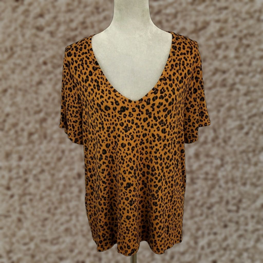 Old Navy Old Navy Leopard Print V-Neck Top Womens L Shirt Blouse Multicolor Short Sleeve NWT Animals Casual Workwear M/W Mens? Size L / US 10 / IT 46 - 1 Thumbnail