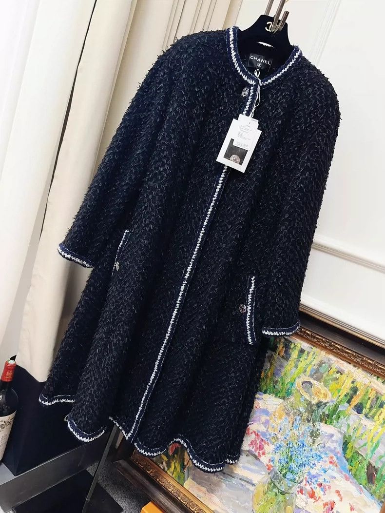 Chanel Chanel 22A Handmade Workshop Black Mixed Color Rolled Long Size XS / US 0-2 / IT 36-38 - 1 Thumbnail