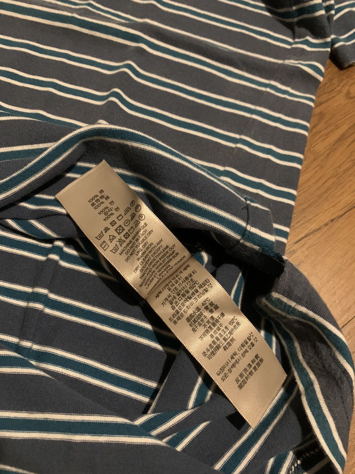 Burberry 2000s Burberry Brit – V-Neck Striped Tee (Size M) Size US M / EU 48-50 / 2 - 8 Thumbnail