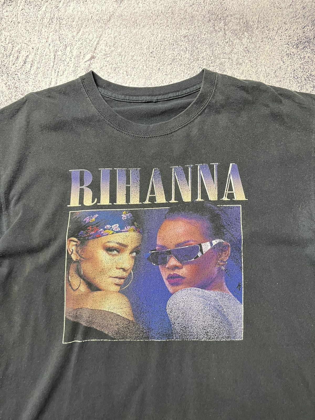 Band Tees Rihanna Vintage big logo Gildan band tee shirt Size US M / EU 48-50 / 2 - 5 Thumbnail