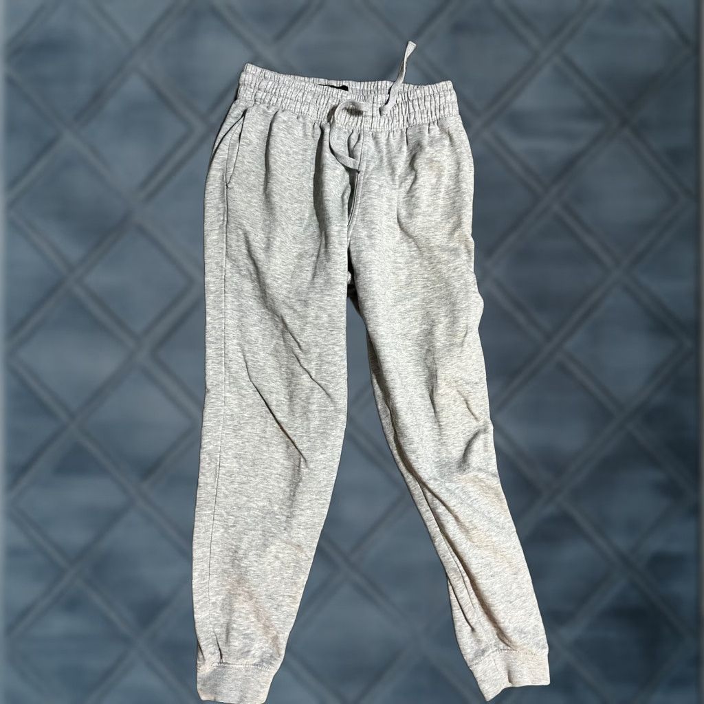 H&M H&M Joggers Sweatpants Regular Fit Solid Gray XS Mens Pants Slim Regular Fit Color: Gray Style: Sweatpants Size US 27 - 1 Thumbnail
