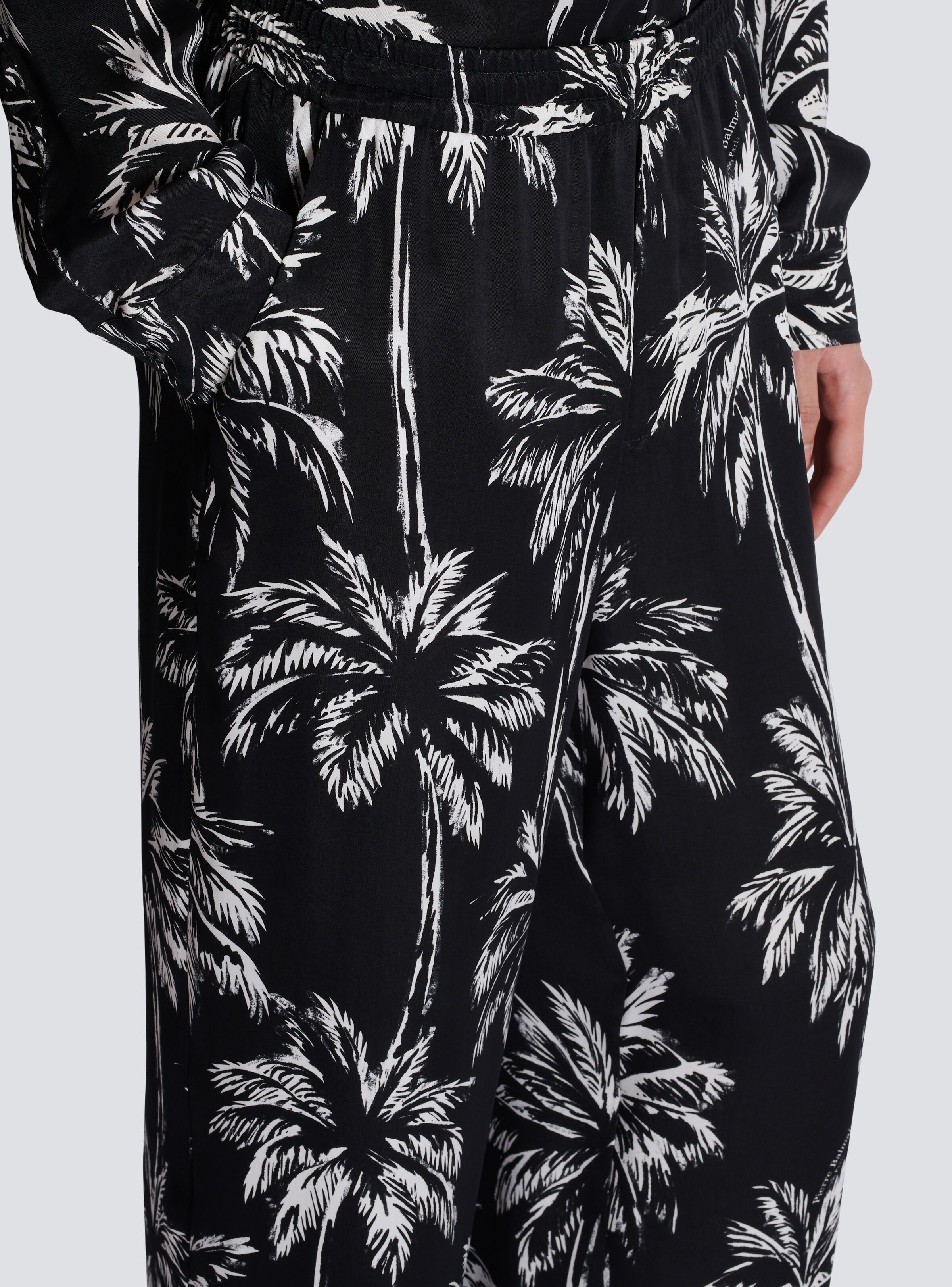Balmain o1s1wg110925 Plam Tree Satin Payjama Trousers in Black/White Size US 34 / EU 50 - 6 Thumbnail