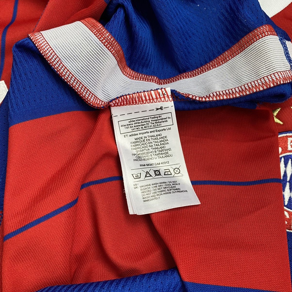 Vintage VINTAGE ADIDAS BAYERN MUNICH TEE SOCCER JERSEY Size US S / EU 44-46 / 1 - 10 Thumbnail