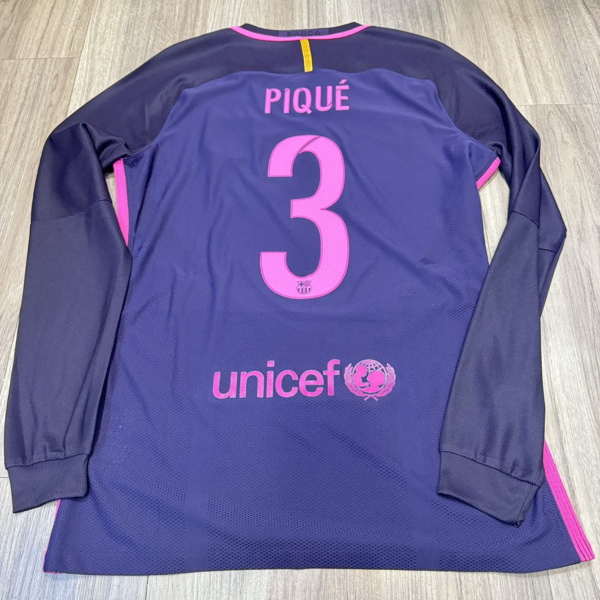 Nike Barcelona 16/17 player issue L/S away shirt #3 Pique Size US L / EU 52-54 / 3 - 2 Thumbnail