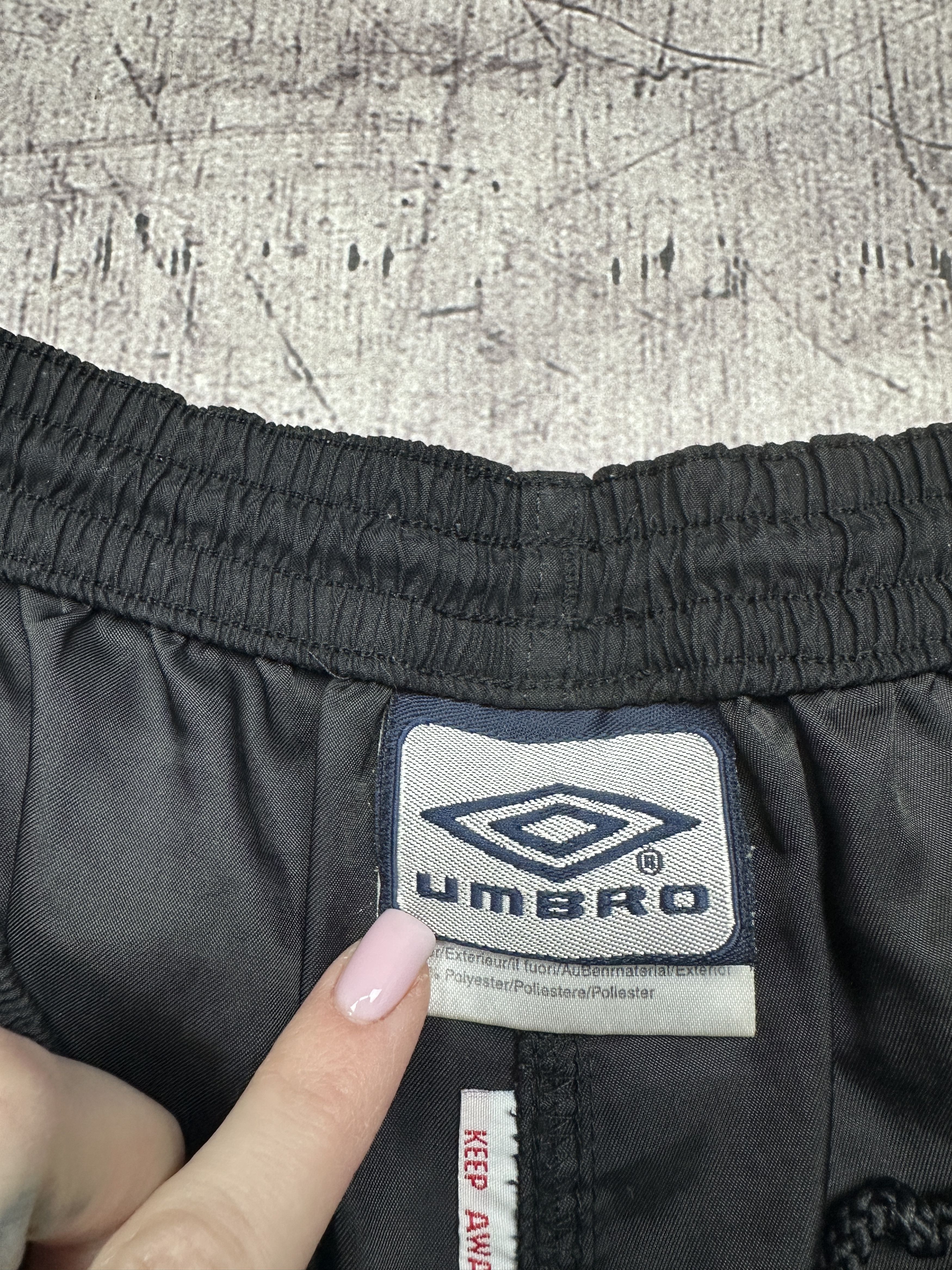 Umbro Umbro Vintage Mens Nylon Shorts Size US 34 / EU 50 - 5 Thumbnail