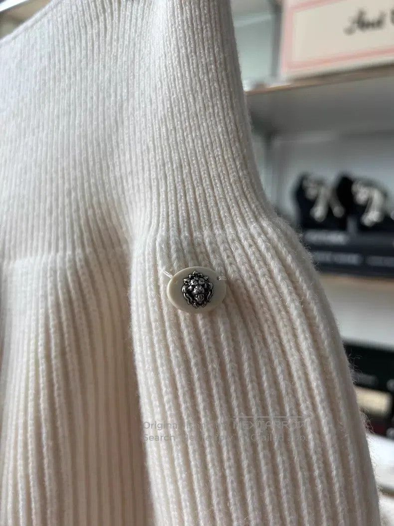 Chanel Chanel Beige camellia knitted hollow skirt flower bud skir Size 25" / US 0 / IT 36 - 2 Thumbnail