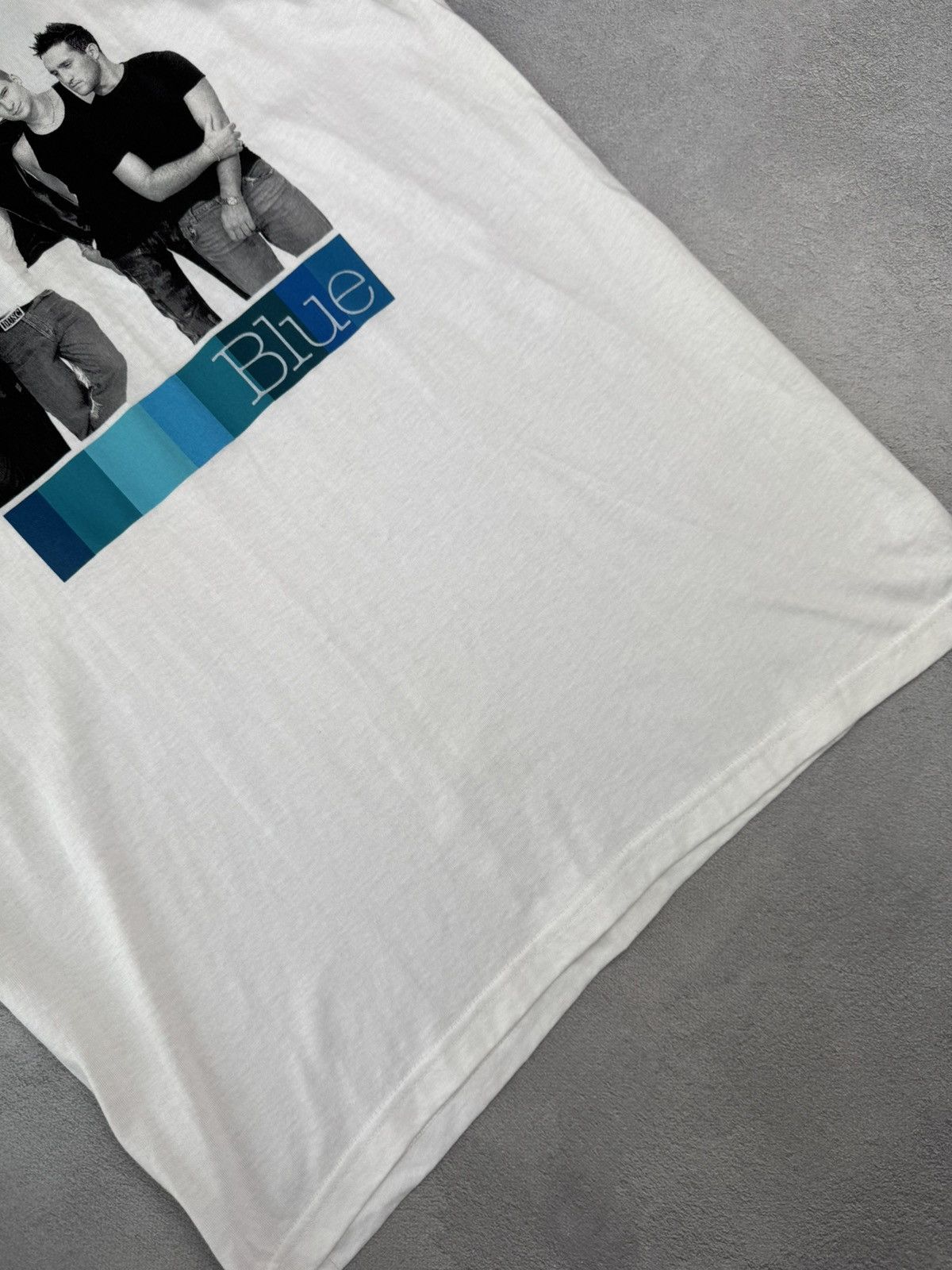 Band Tees Vintage Blue Band T-Shirt One Love Tour 2002 size L Size US L / EU 52-54 / 3 - 4 Thumbnail