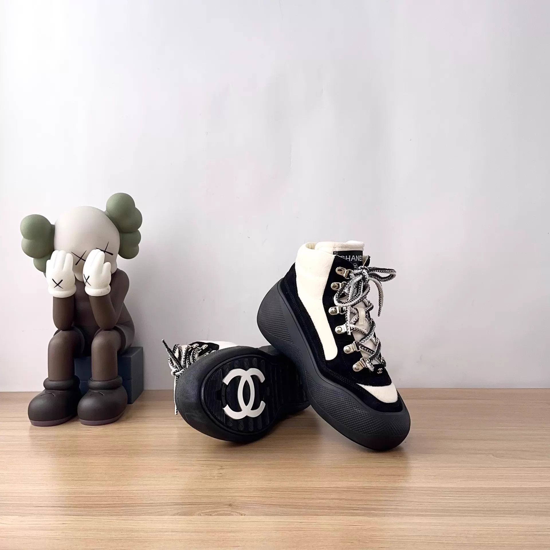 Chanel Chanel Women's 37.5 Shoes Size US 7 / IT 37 - 2 Thumbnail