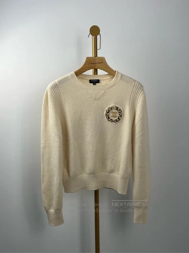 Chanel Chanel White rhinestone letter logo long-sleeved knitwear Size XXS / US 00 / IT 34 - 1 Thumbnail
