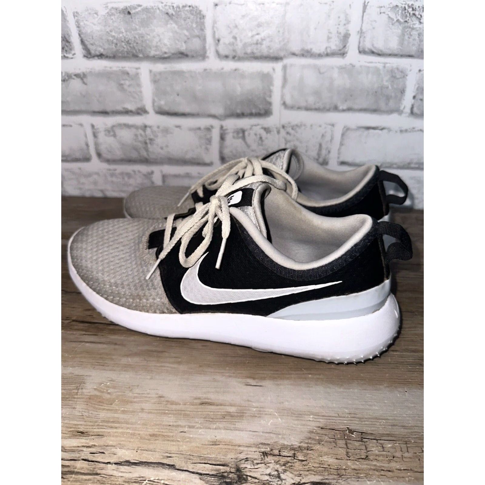 Nike VINTAGE Nike Men’s Roshe G Golf Sneakers Size 9 Black Gray Athletic Shoes Mens Size US 9 / EU 42 - 2 Thumbnail