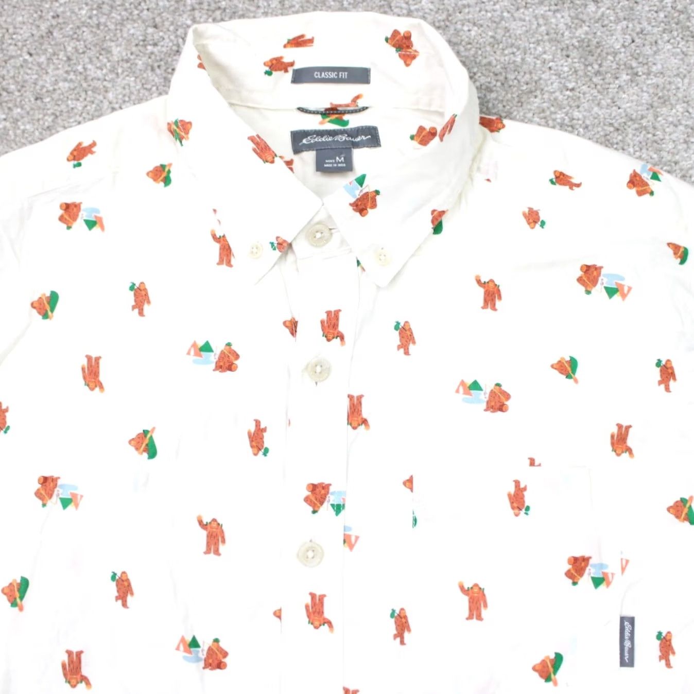 Eddie Bauer Eddie Bauer AOP Shirt Mens Medium White Bigfoot All Over Print S/S Graphic Print Button-Up Casual Workwear Travel Size US M / EU 48-50 / 2 - 6 Thumbnail