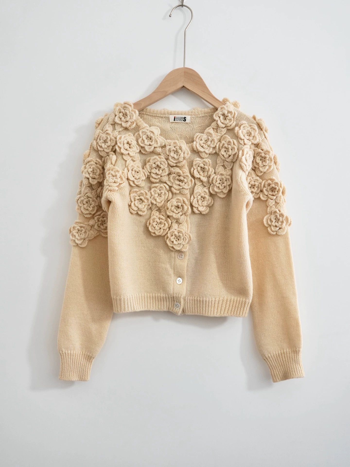 Issey Miyake Issey Miyake 80s 3D Rose Cream Wool Knit Sweater Size S / US 4 / IT 40 - 1 Thumbnail