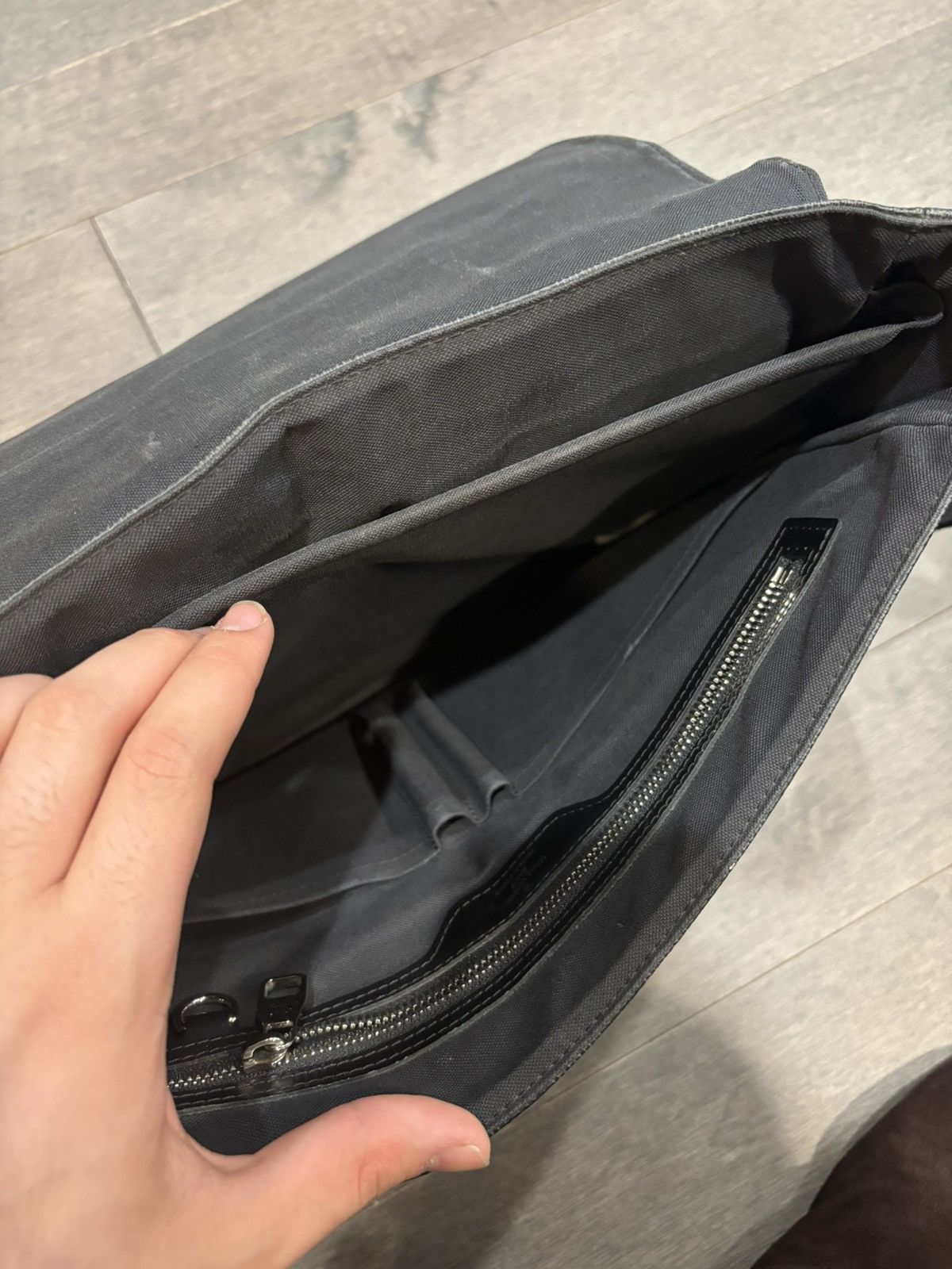 Louis Vuitton Louis Vuitton Black Daimler Messenger Bag Size ONE SIZE - 5 Thumbnail