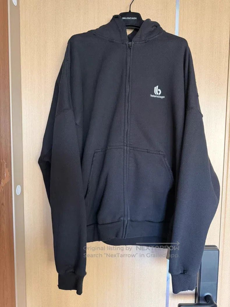 Balenciaga Balenciaga 3b embroidered hooded sweatshirt Size US L / EU 52-54 / 3 - 1 Thumbnail