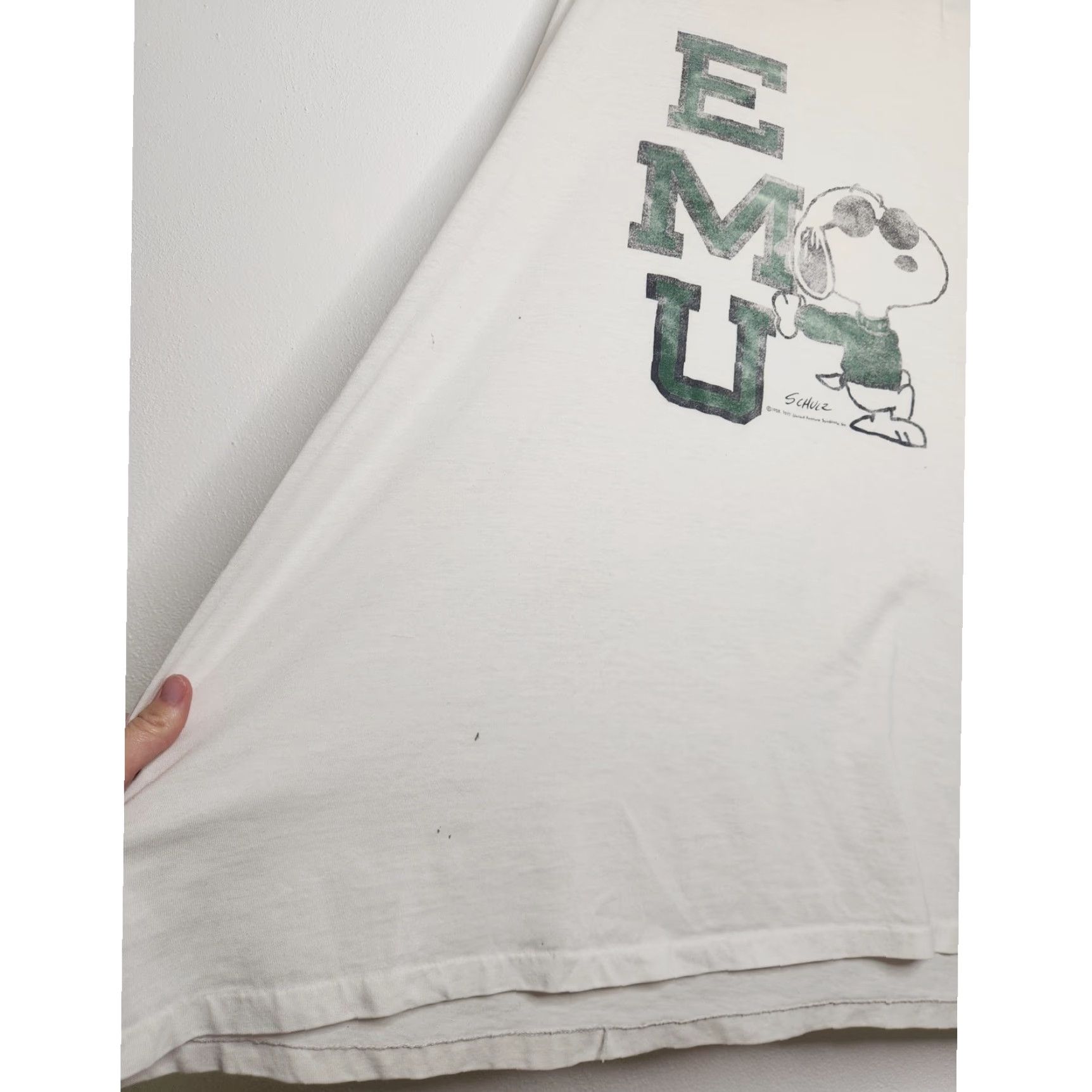 Vintage VINTAGE Snoopy EMU Oversized Single Stitch Sleep Shirt Distressed Faded Thin White Women One Size T-Shirt Emo Goth Grunge 90s 00s Vintage Size ONE SIZE - 7 Thumbnail