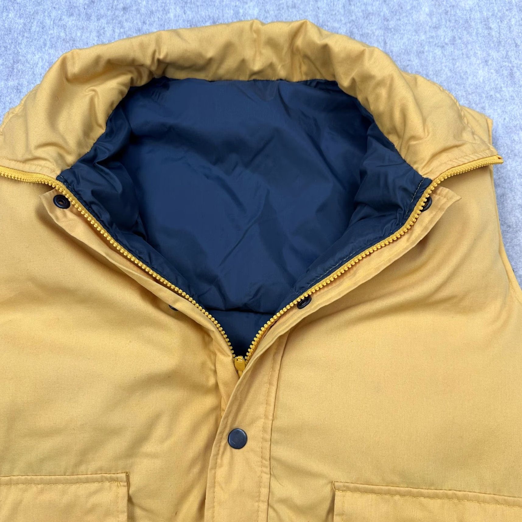 Vintage VINTAGE Outdoor Exchange Vest Mens Large Yellow Down Puffer Snap Zip Taiwan 80s Size US S / EU 44-46 / 1 - 6 Thumbnail