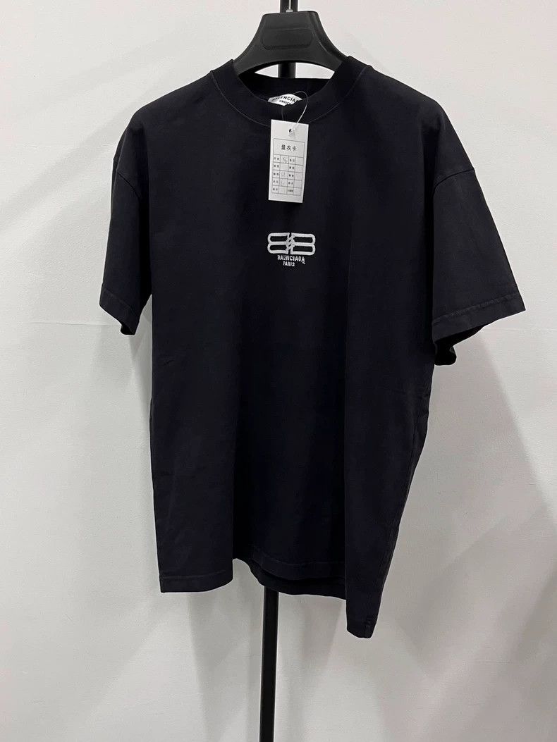 Balenciaga Balenciaga Embroidered Logo Solid Round Neck FW22 Short Sle Size US XS / EU 42 / 0 - 1 Thumbnail