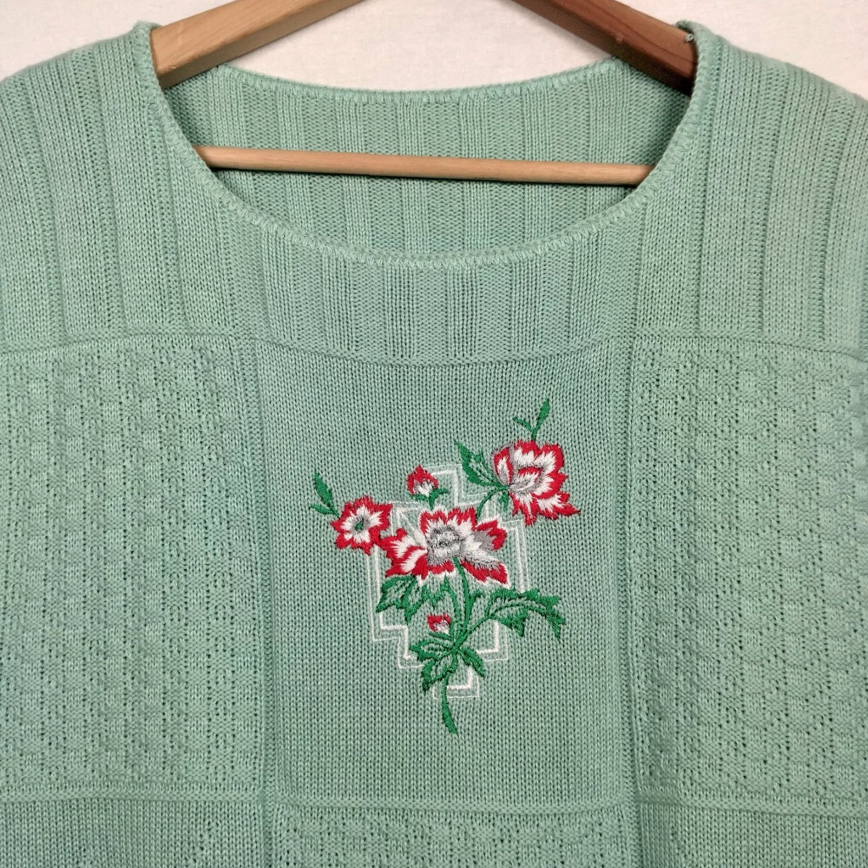 Vintage VINTAGE Embroidered Flower Sweater Vest Women’s Small Mint Green Grannycore Size S / US 4 / IT 40 - 3 Thumbnail