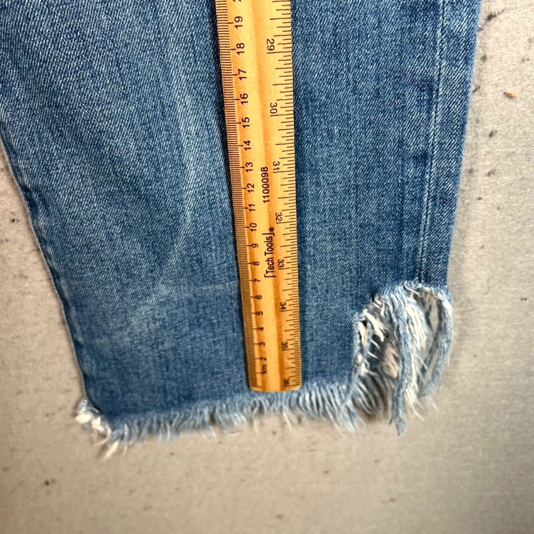 Vintage Rivet & Thread Blue High-Waisted Distressed Raw Hem Jeans Womens Size 31 Size 34" / US 12 / IT 48 - 6 Thumbnail