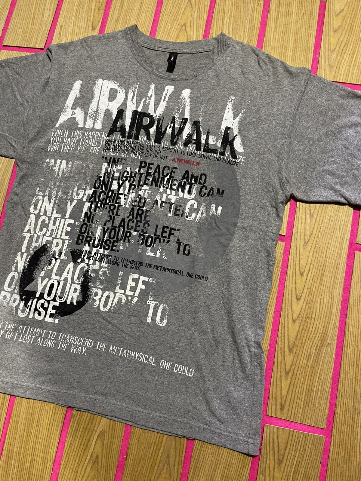 If Six Was Nine VINTAGE Y2K AIRWALK short sleeve tshirt Size US L / EU 52-54 / 3 - 2 Thumbnail