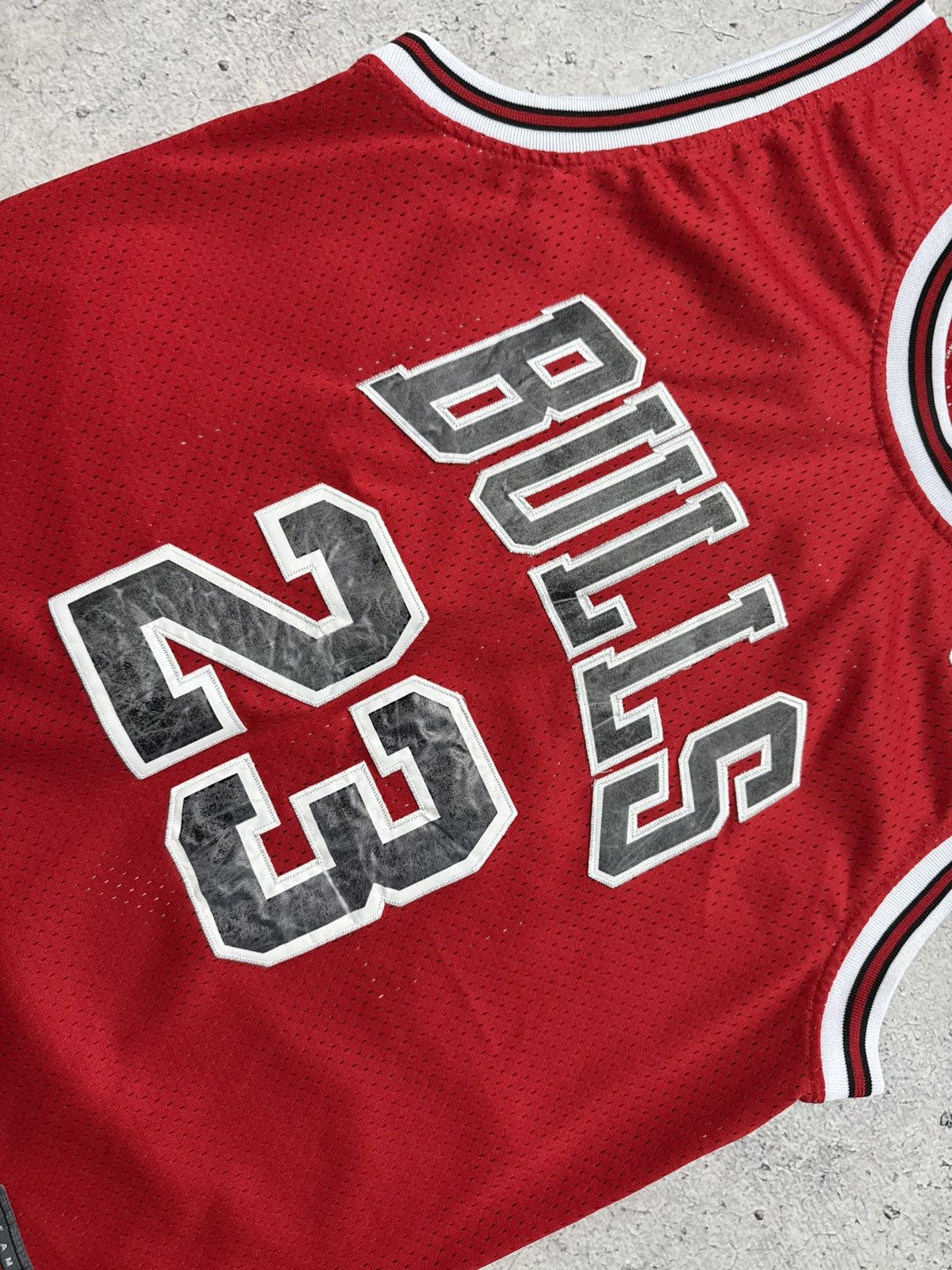 Jordan Brand Nike Vintage NBA Jersey Jordan #23 Length +2 Chicago Bulls Size US M / EU 48-50 / 2 - 6 Thumbnail