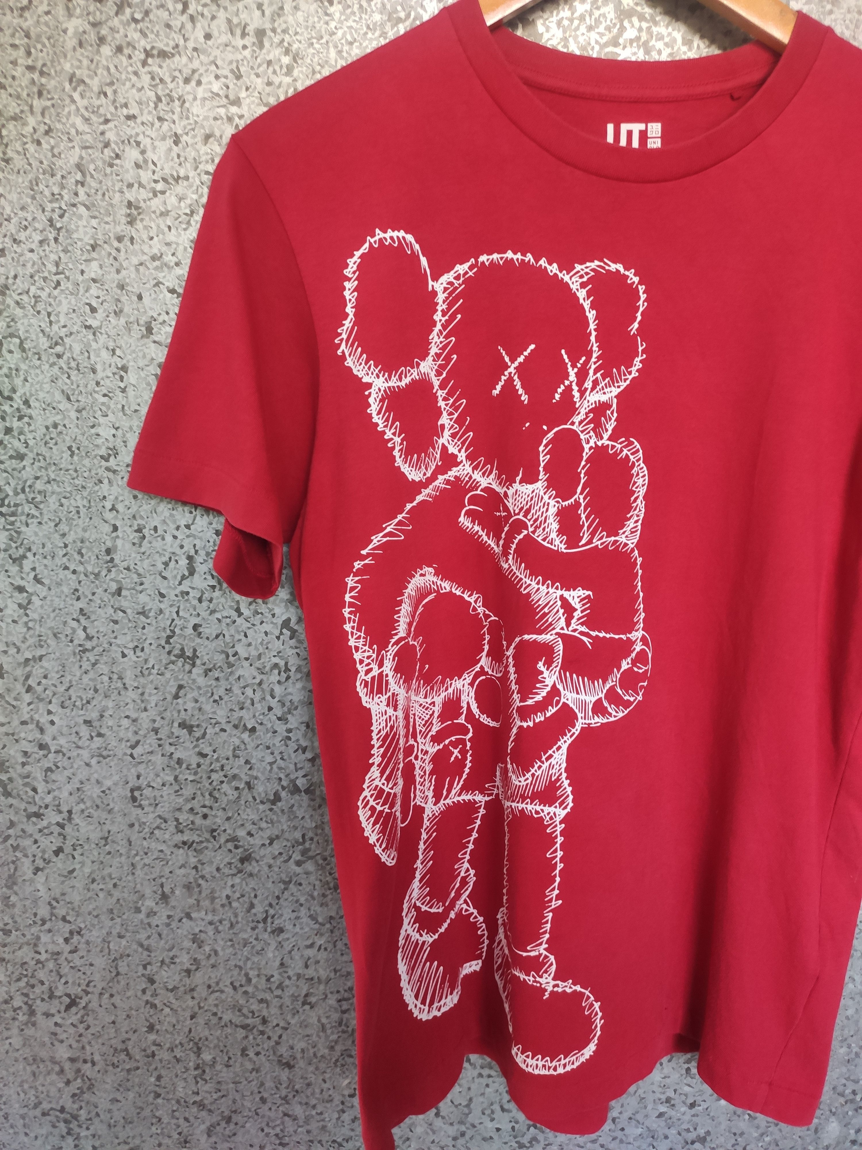 Kaws × Uniqlo 🔥 Uniqlo X Kaws t shirt Size US M / EU 48-50 / 2 - 2 Thumbnail