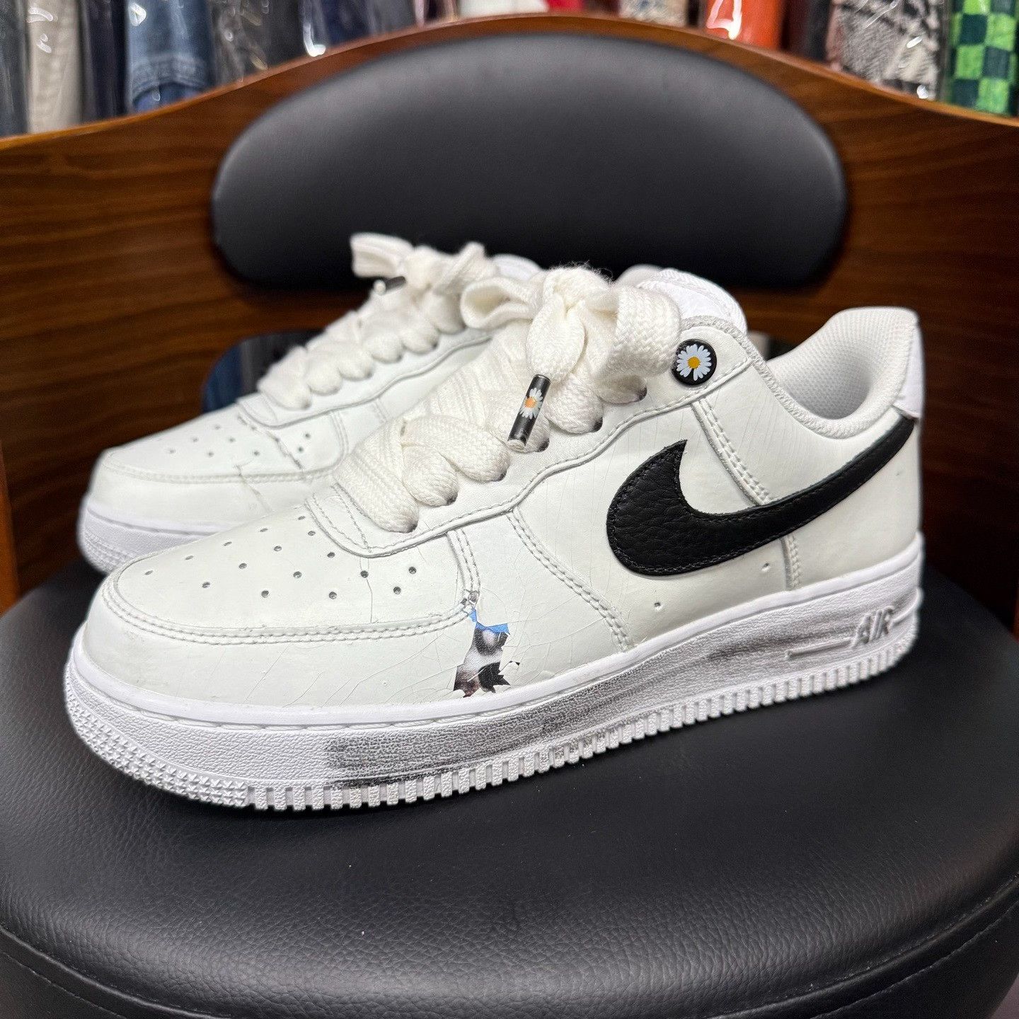 Nike Nike AF1 White Lowtop Sneakers 7.5 Men Size US 7.5 / EU 40-41 - 1 Thumbnail