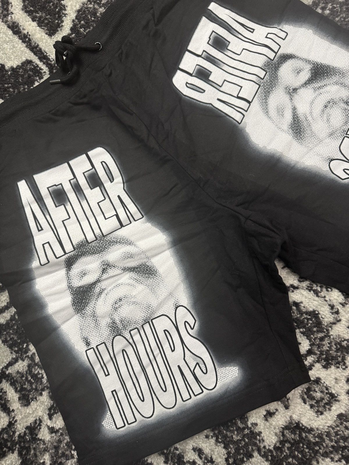 AWGE × P4K × The Weeknd The Weeknd P4K AWGE After Hours Sweatshorts XL Black Size US 38 / EU 54 - 2 Thumbnail