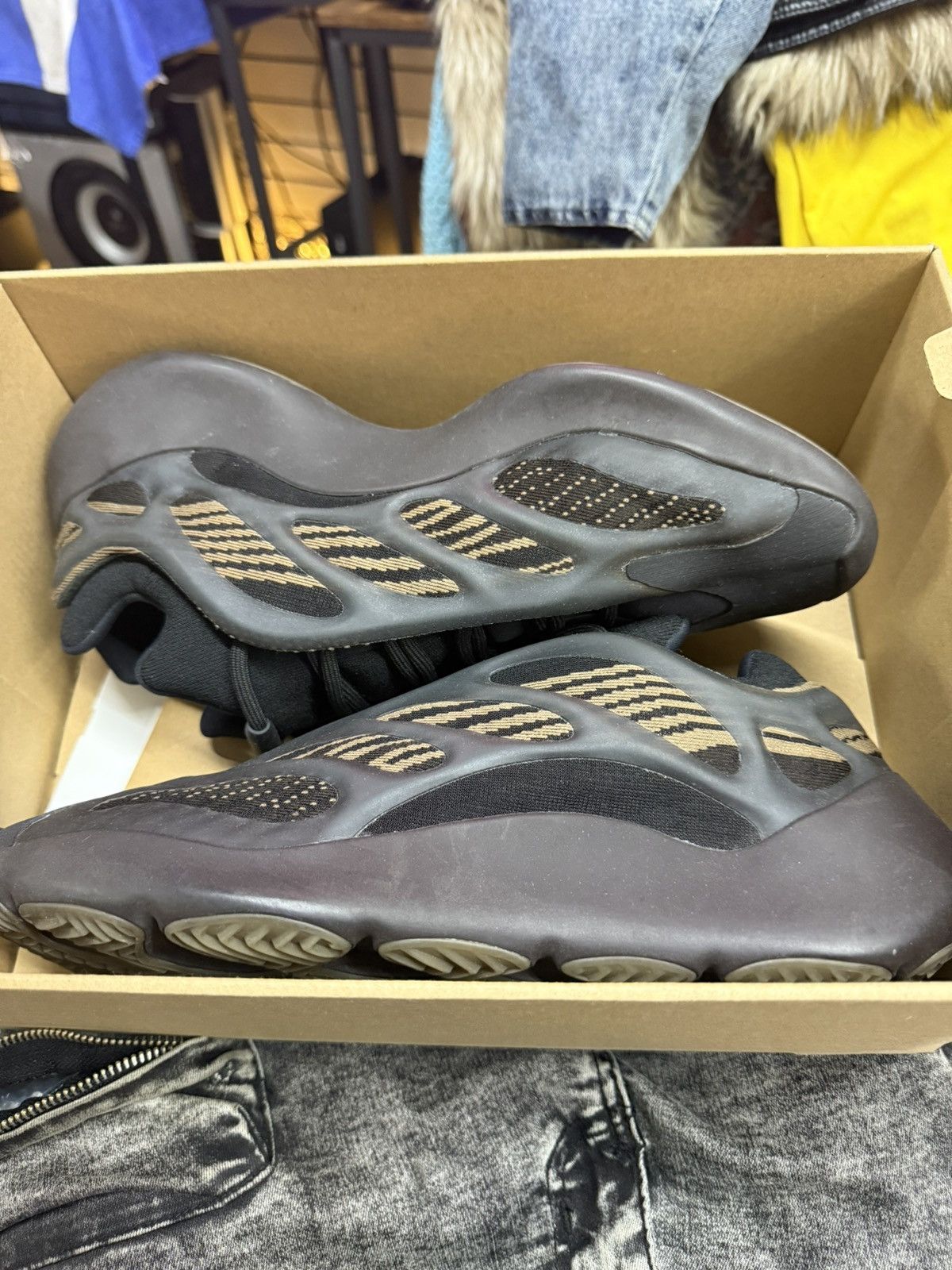 Yeezy Adidas Yeezy 700 V3 "Clay Brown" sneaker Size 11 Men’s Rare Size US 11 / EU 44 - 1 Thumbnail