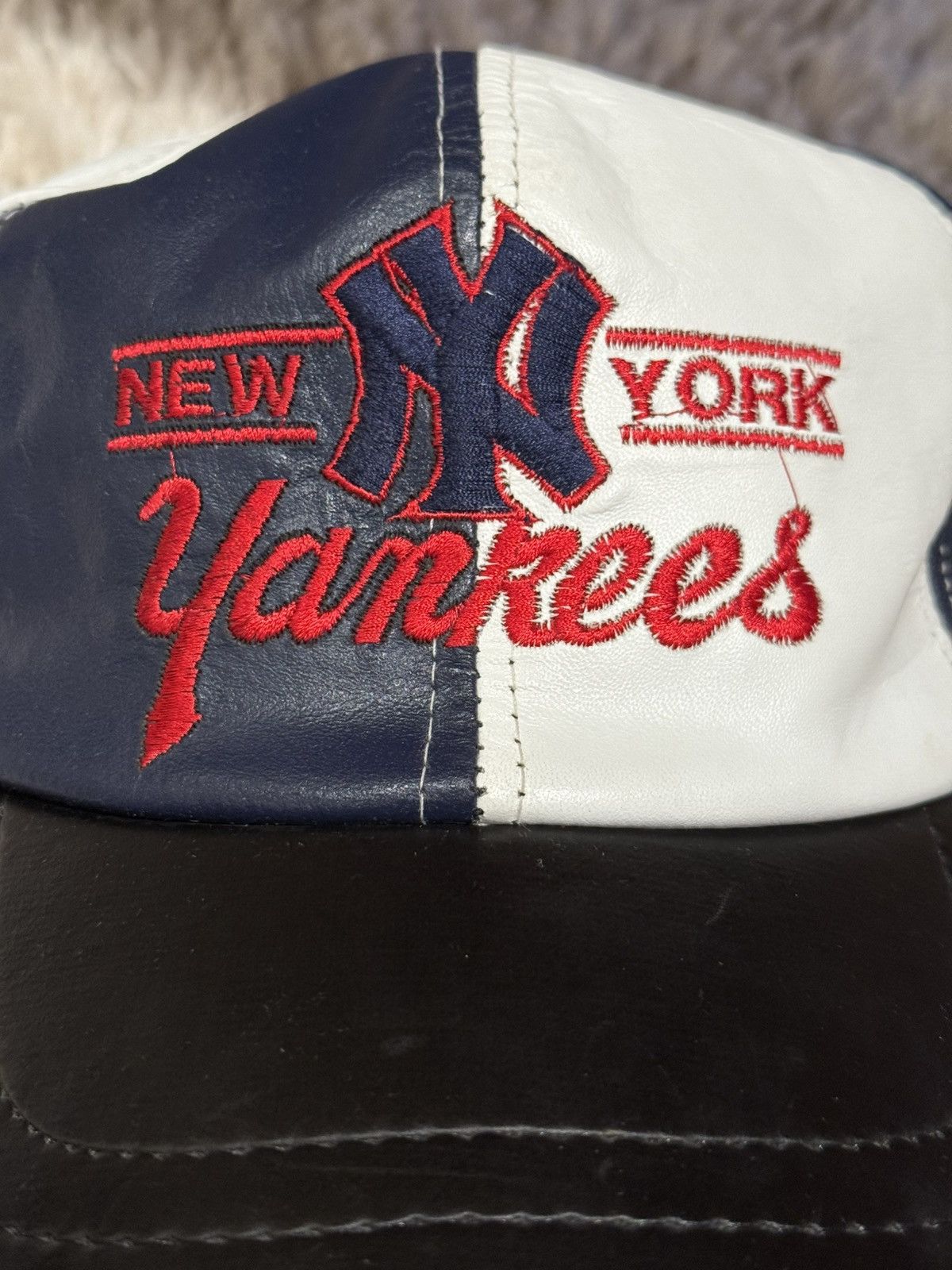 MLB Vintage New York Yankees Leather SnapBack Baseball Hat Size ONE SIZE - 2 Thumbnail