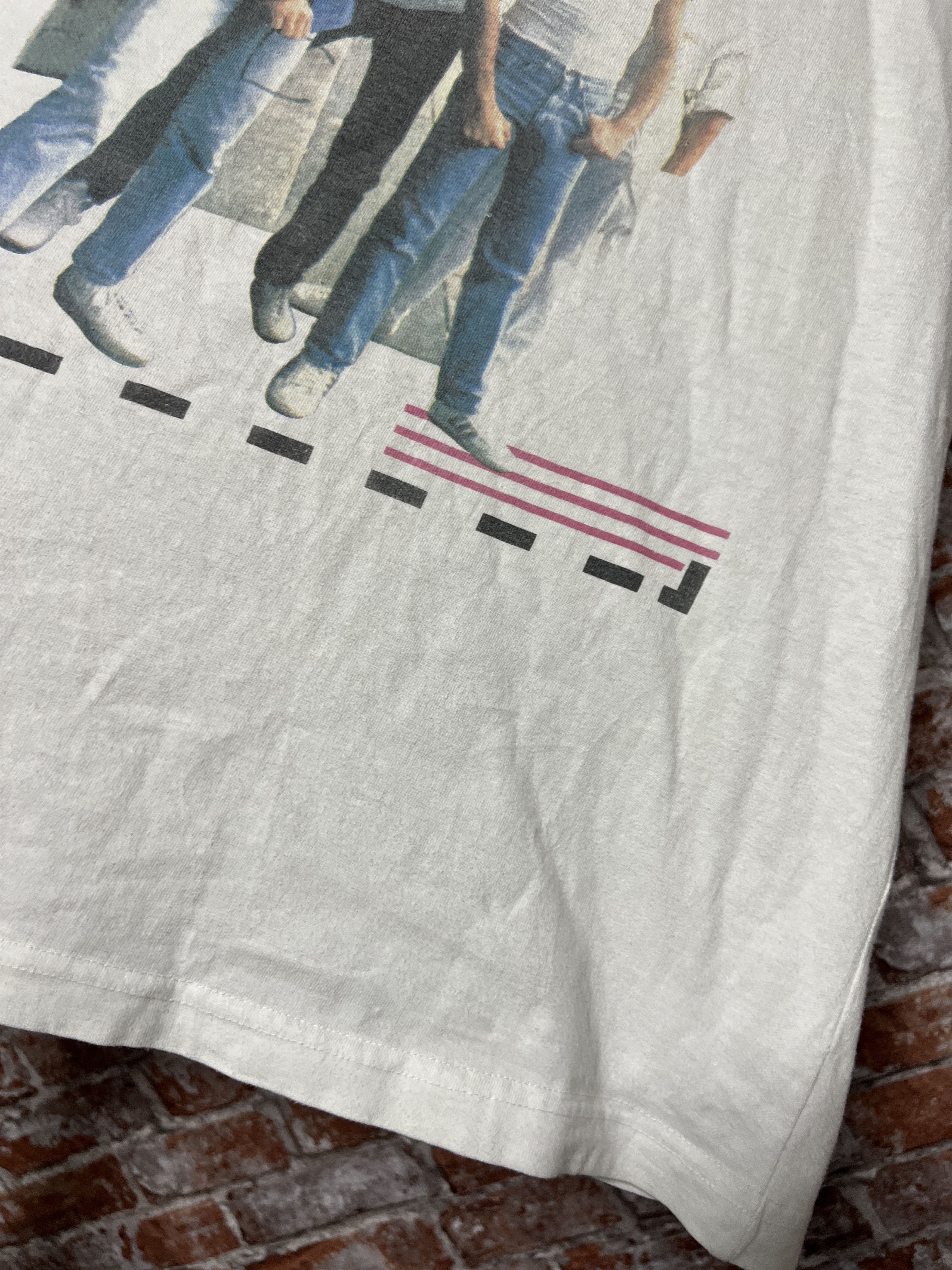 Band Tees Vintage 80s Queen Rare Rock Band T-shirt Size US L / EU 52-54 / 3 - 13 Thumbnail