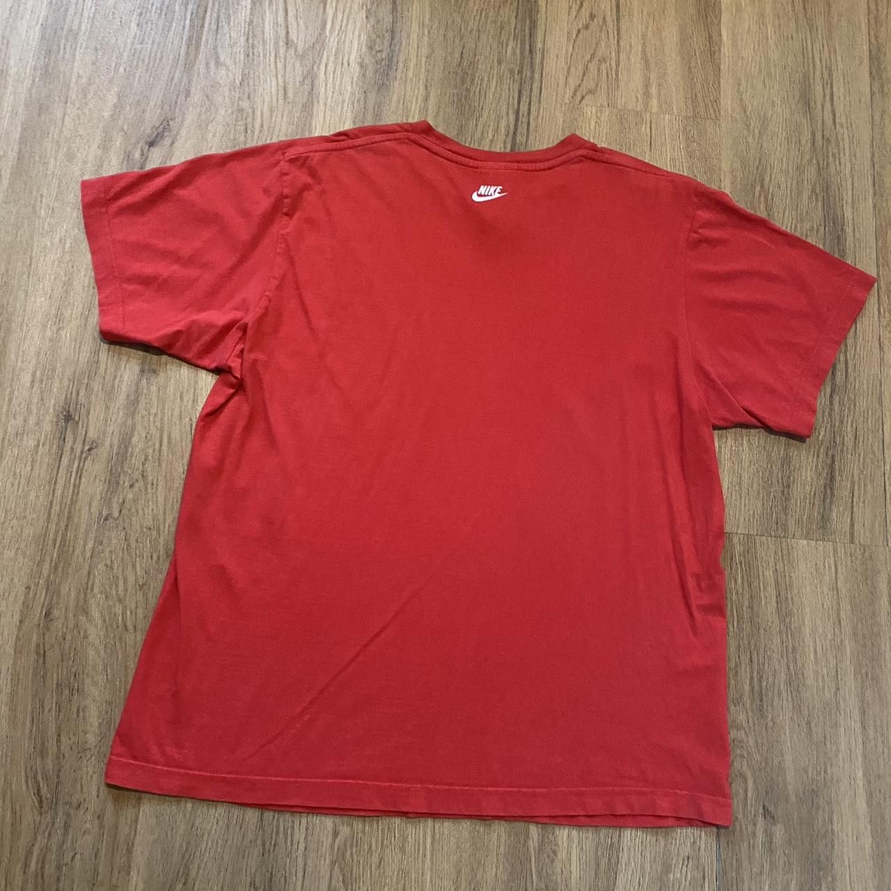 Nike 2000s y2k Red Nike graphic tee with a unique design Size US L / EU 52-54 / 3 - 3 Thumbnail