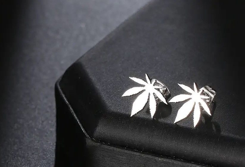 Jewelry × Vintage Stainless Steel Earrings Exquisite Maple Leaf Amulet Size ONE SIZE - 2 Thumbnail