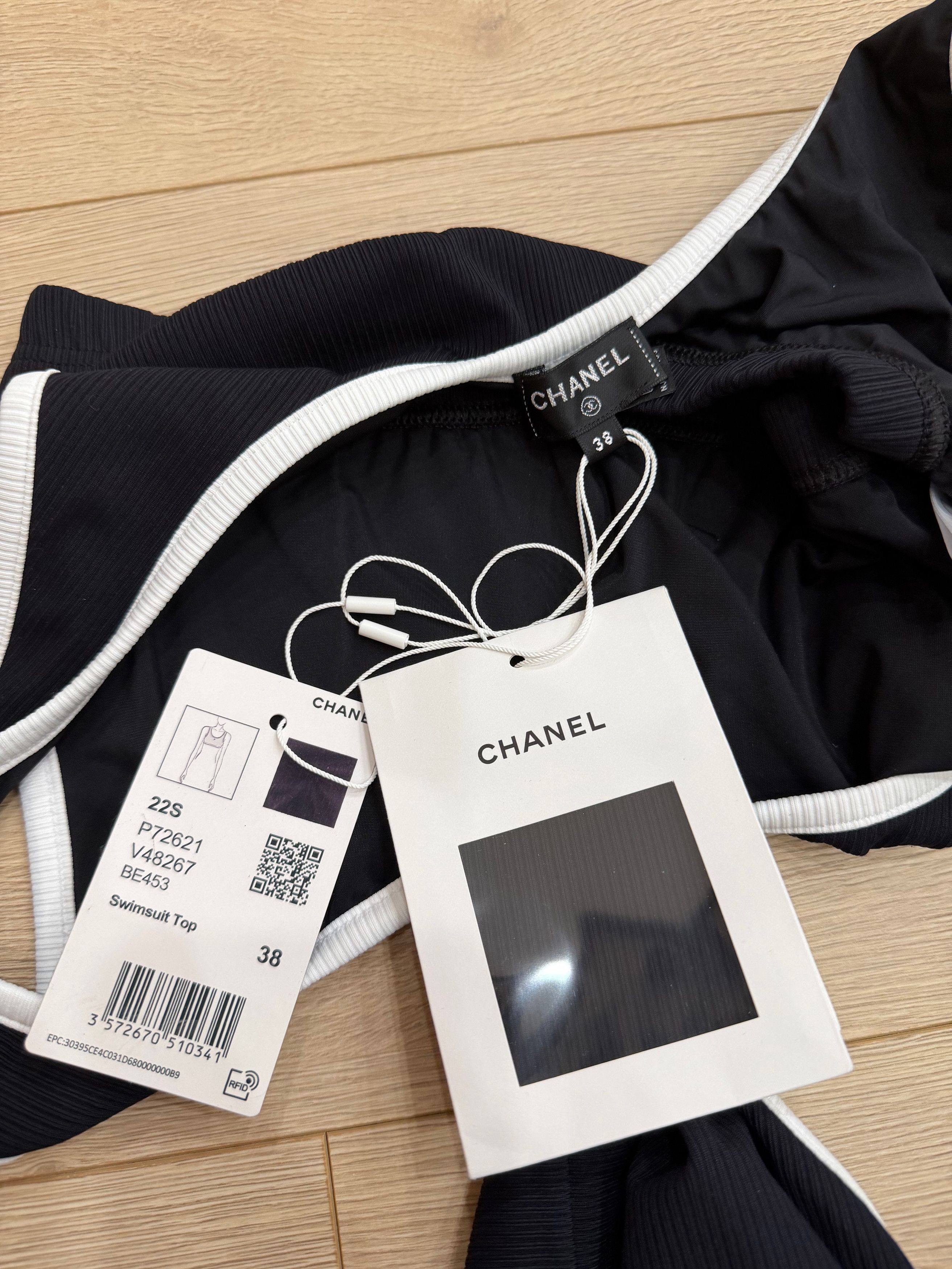 Chanel 22S White CC Logo Bikini Two Piece Swimsuit Bathing Suit 38 Size XS / US 0-2 / IT 36-38 - 17 Thumbnail
