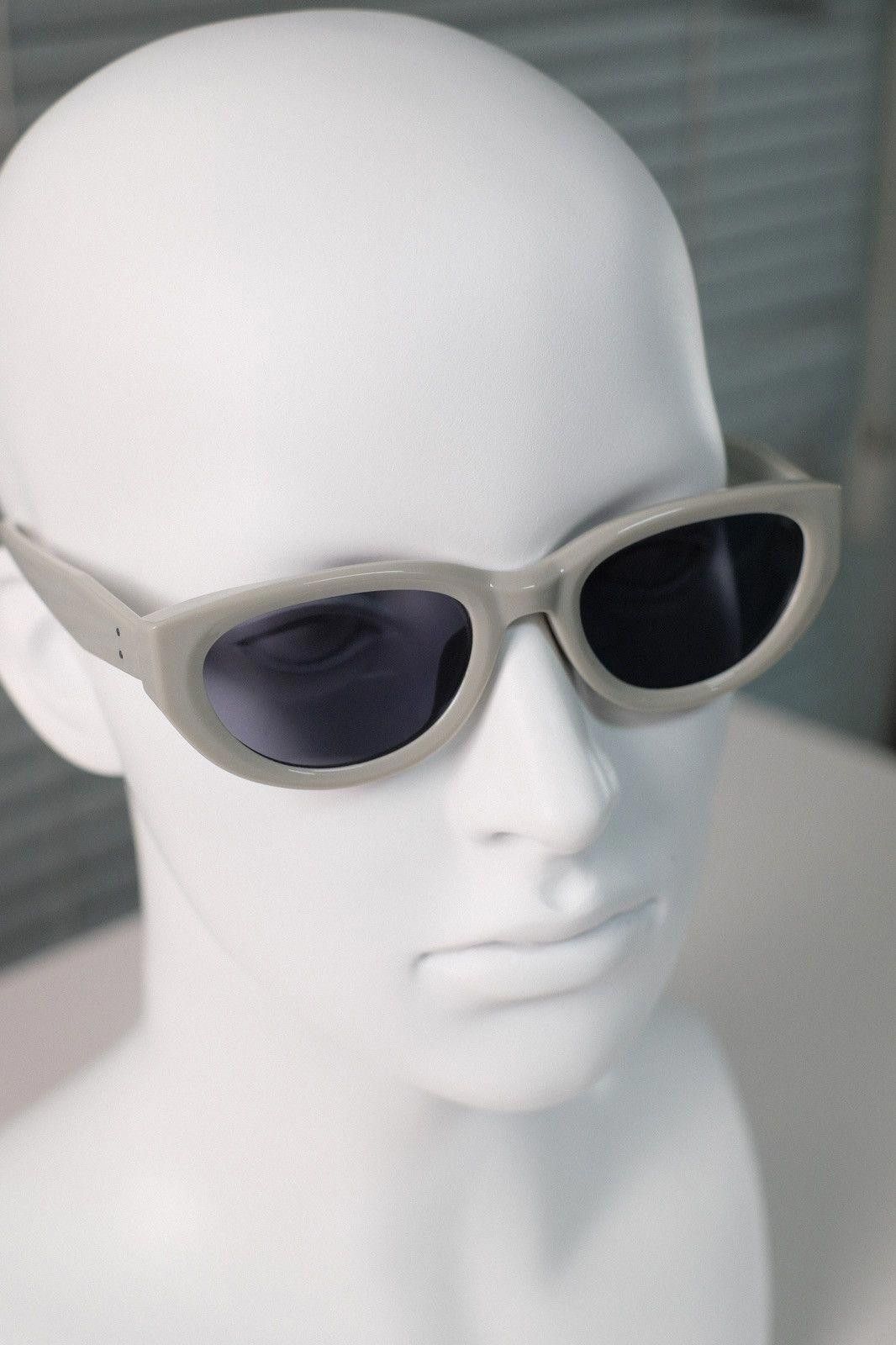 Japanese Brand Vtg Vintage Y2k Avant Garde Cat Eye Gray Sunglasses Unisex Size ONE SIZE - 3 Thumbnail