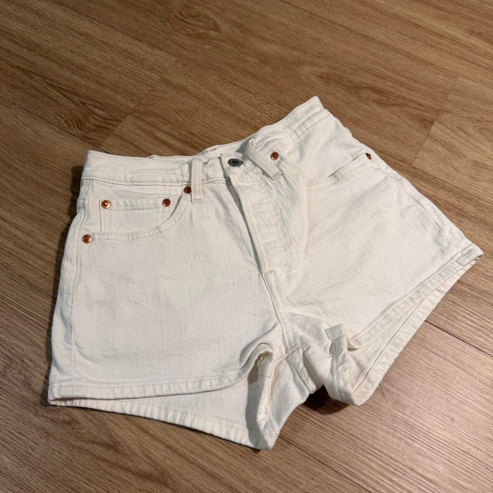 Levi's Levis white 501 denim shorts Size 26" / US 2 / IT 38 - 2 Thumbnail