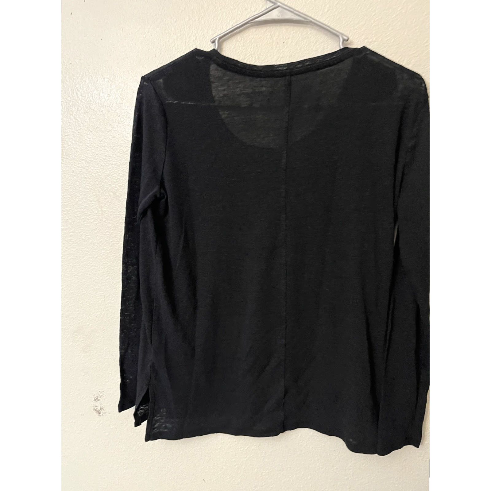 Old Navy **Old Navy Womens Size XS Black T-Shirt** User: Old Navy Womens Size XS Black Classic/Fitted Sleeve T-Shirt Size XS / US 0-2 / IT 36-38 - 2 Thumbnail