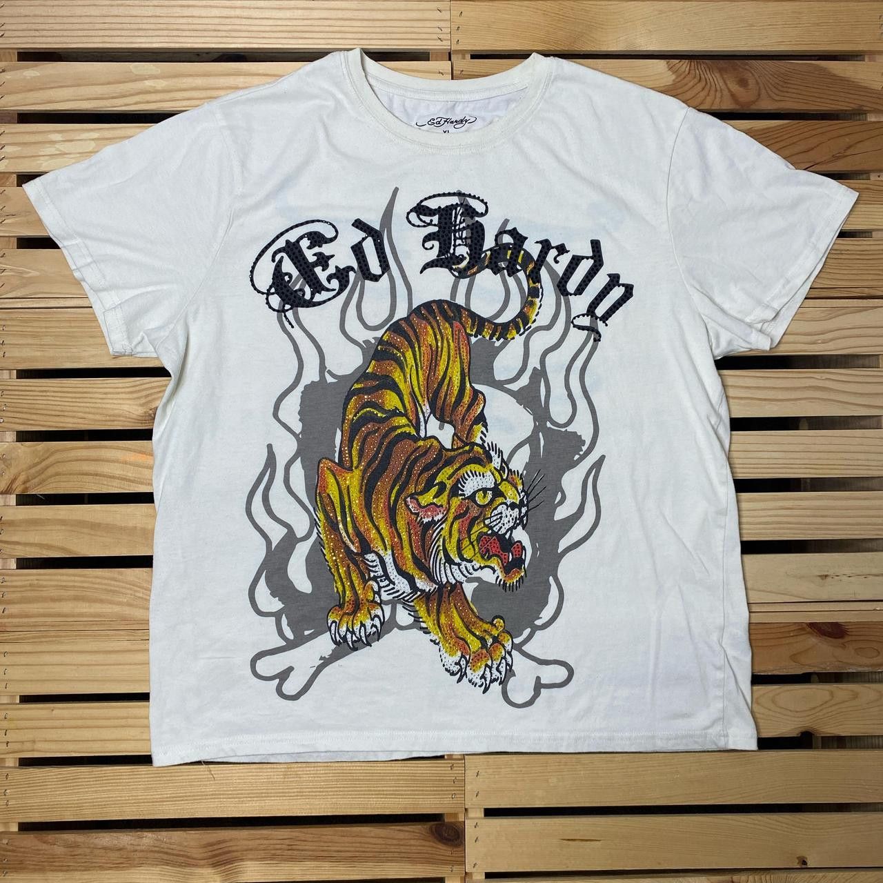 Ed Hardy Ed Hardy White Y2K Rhinestone Designer Tee Size XL Size US XL / EU 56 / 4 - 1 Thumbnail