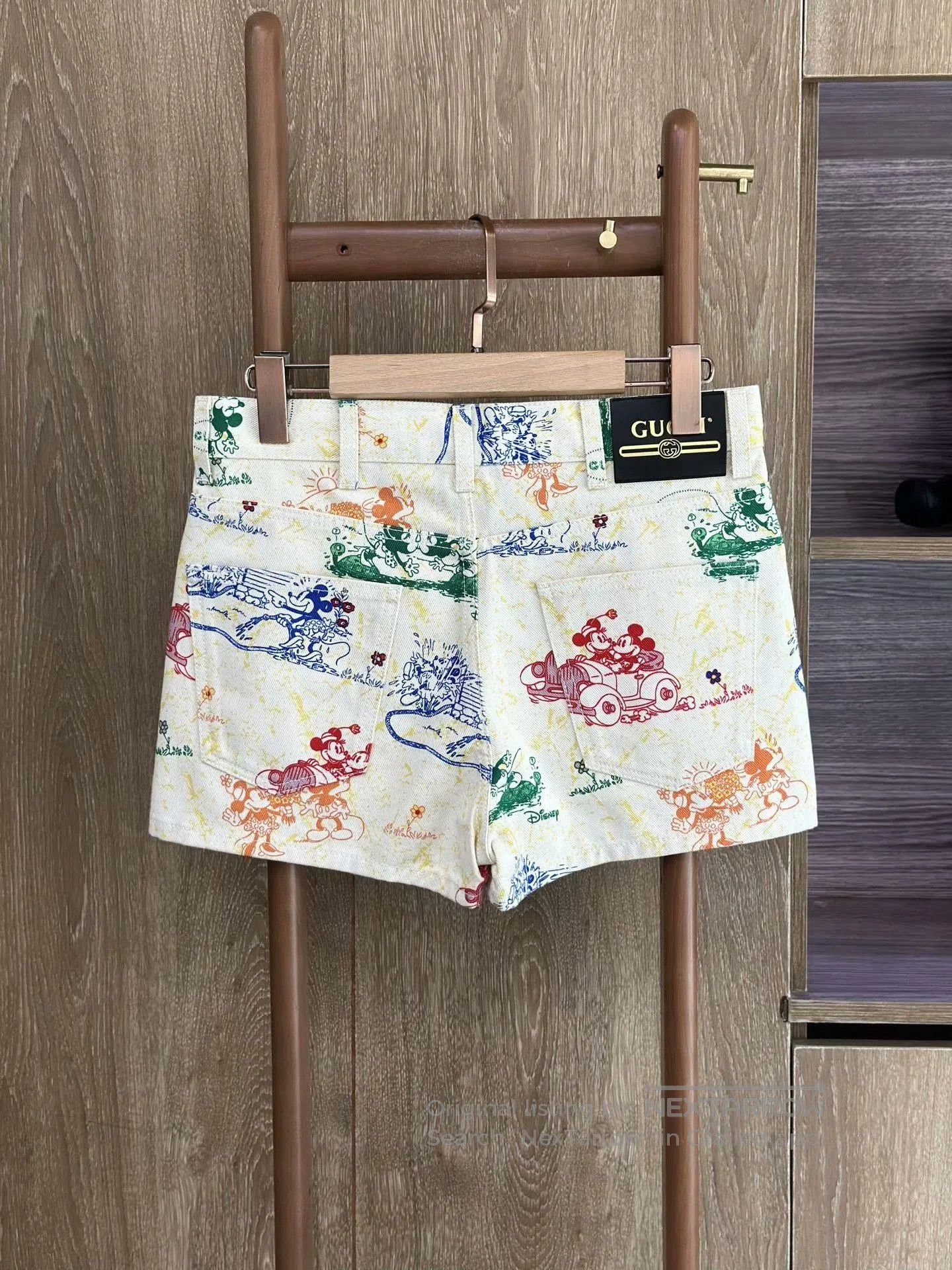Gucci Gucci Mickey Print White Denim Shorts. Size 25" / US 0 / IT 36 - 2 Thumbnail
