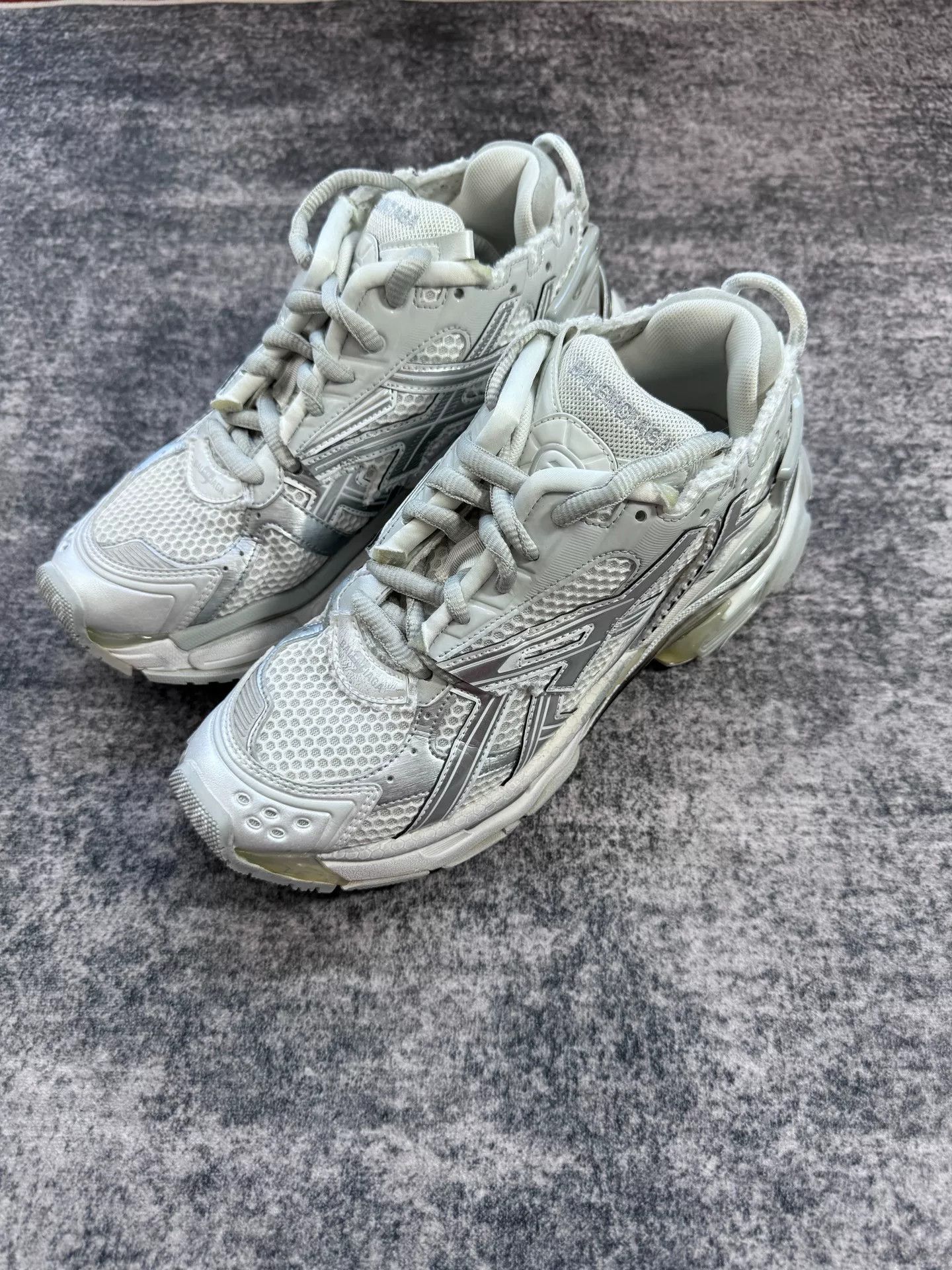 Balenciaga balenciaga silver runner sneakers size 40 Size US 7.5 / EU 40-41 - 1 Thumbnail