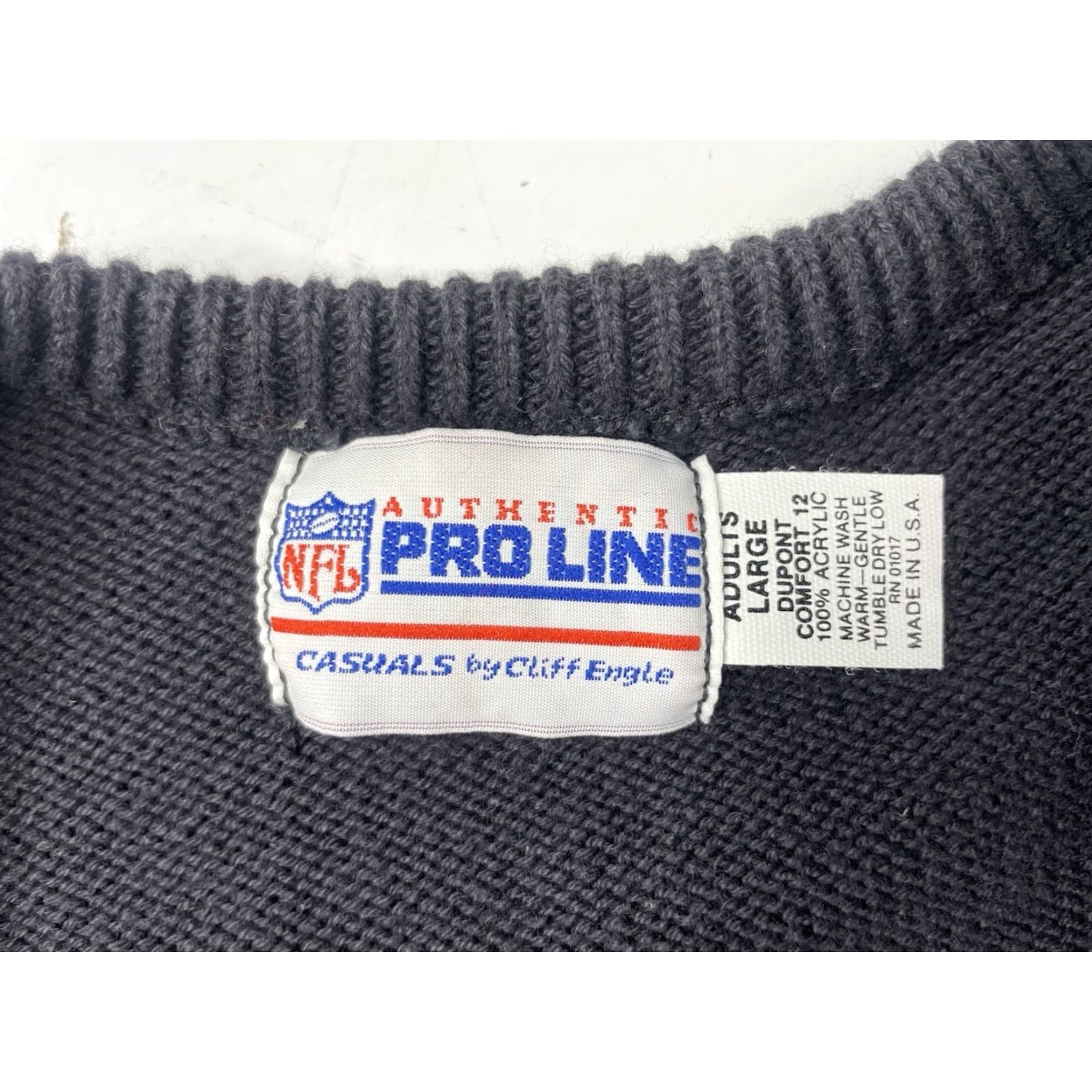 NFL VINTAGE Cliff Engle Raiders Sweater Unisex Adults XL Black Knit Pullover Long Sleeve V-Neck Graphic Print 90s Sports Casual Football Size US XL / EU 56 / 4 - 3 Thumbnail