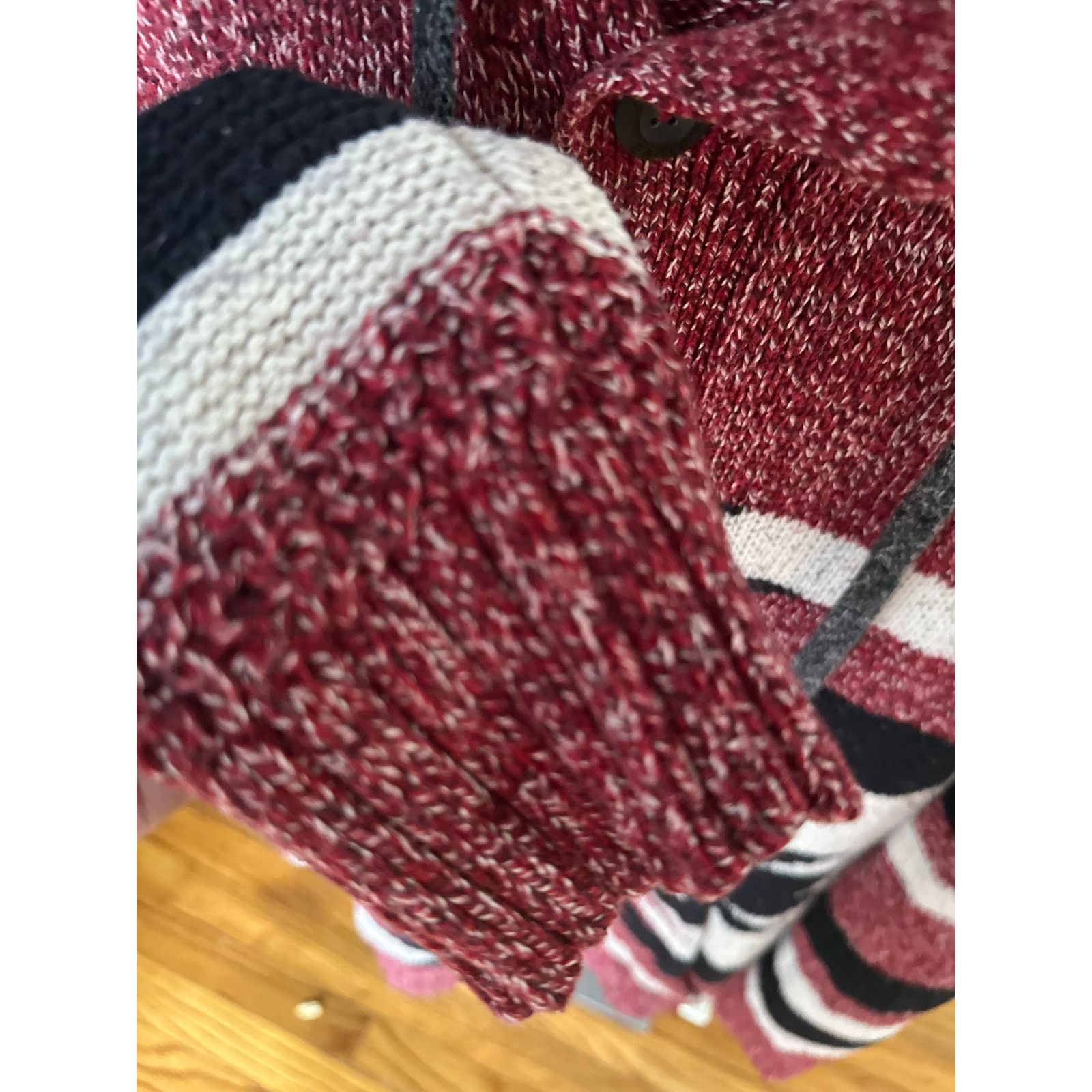 American Eagle Outfitters American Eagle Aztec Tribal Hoodie Red/White/Black Size L Size US L / EU 52-54 / 3 - 5 Thumbnail
