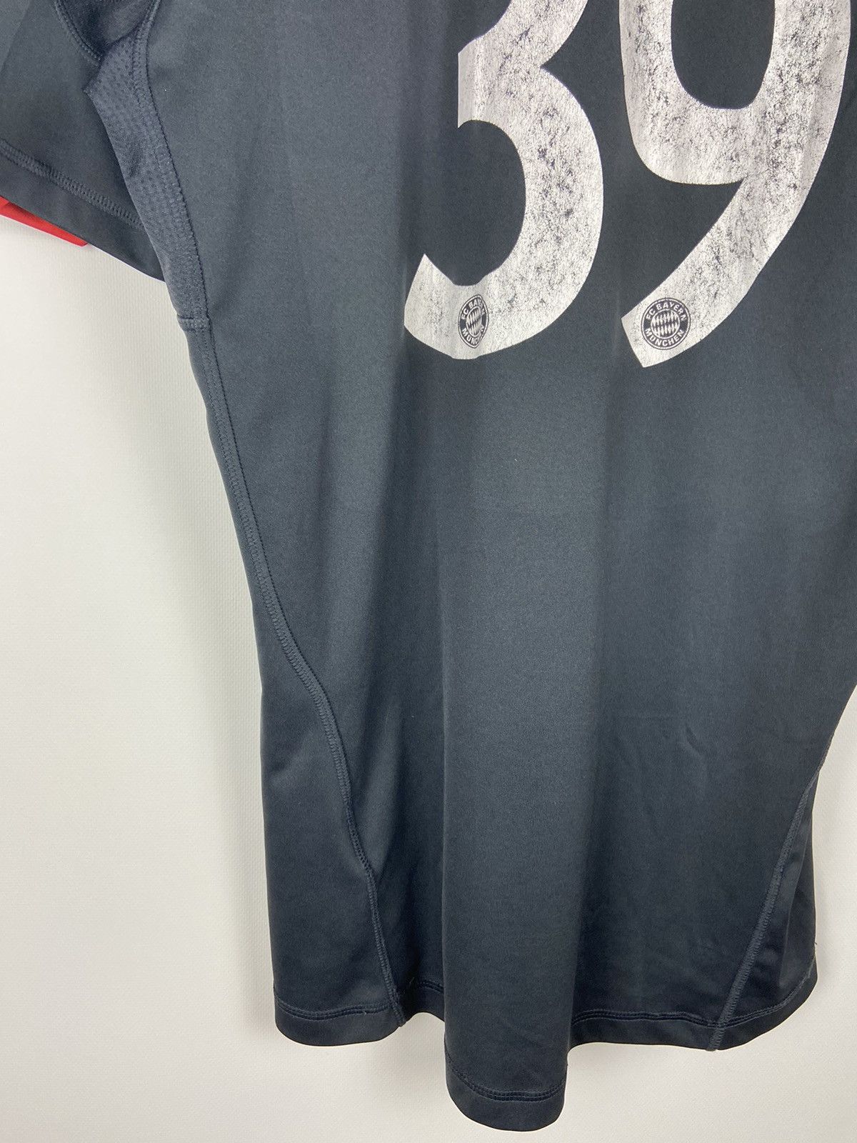 Vintage JERSEY ADIDAS BAYERN MUNICH FOOTBALL SHIRT 2011 TONI KROOS Size US M / EU 48-50 / 2 - 18 Thumbnail