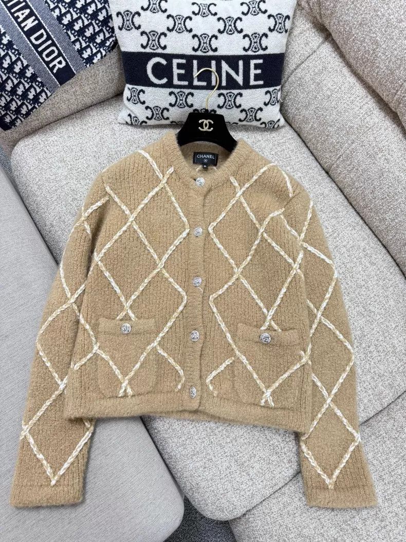 Chanel Chanel 23N Coco neige ski brown diamond buckle diamond pla Size XS / US 0-2 / IT 36-38 - 2 Thumbnail