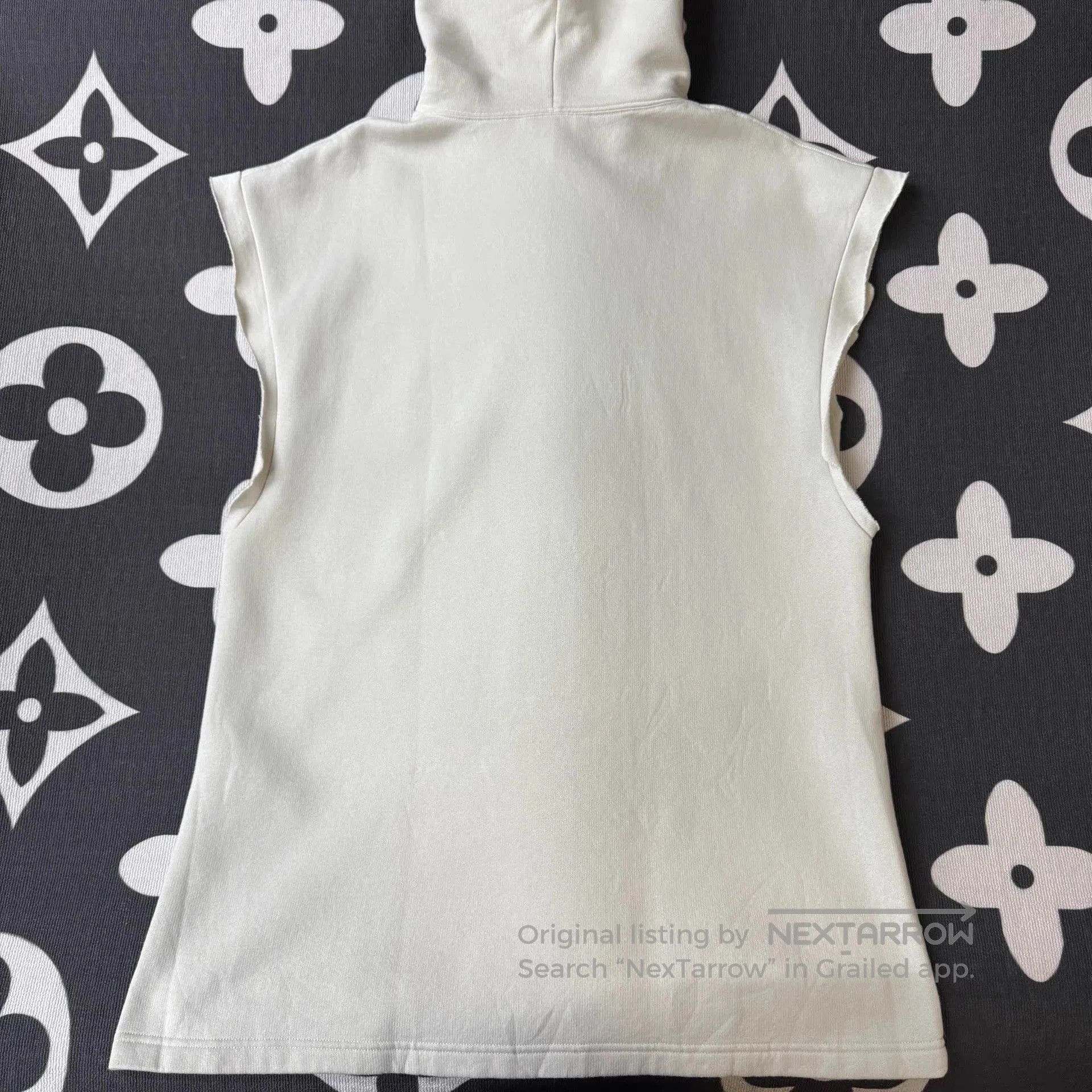 Balenciaga White Sleeveless Hooded Top Size M. Size US M / EU 48-50 / 2 - 2 Thumbnail